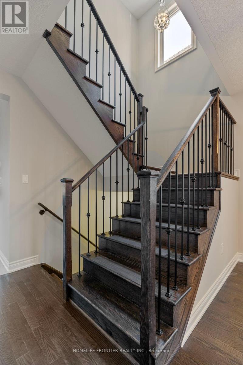 10 Festival Court, East Gwillimbury (Sharon), Ontario  L9N 0N8 - Photo 28 - N12350483