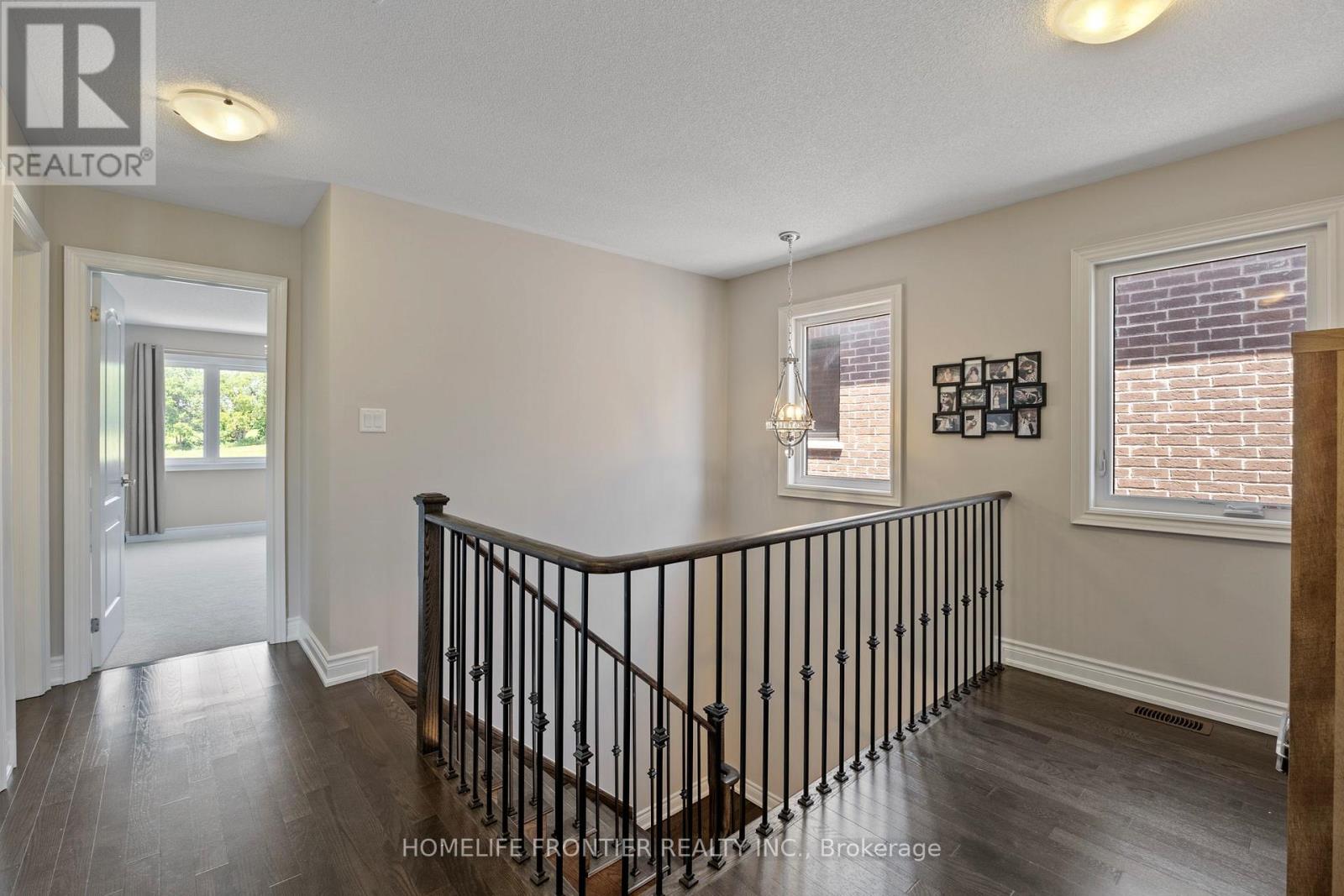 10 Festival Court, East Gwillimbury (Sharon), Ontario  L9N 0N8 - Photo 30 - N12350483