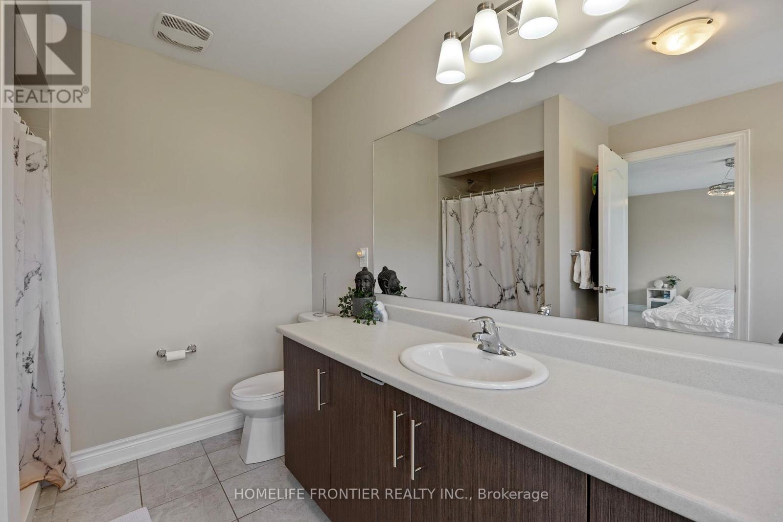 10 Festival Court, East Gwillimbury (Sharon), Ontario  L9N 0N8 - Photo 35 - N12350483