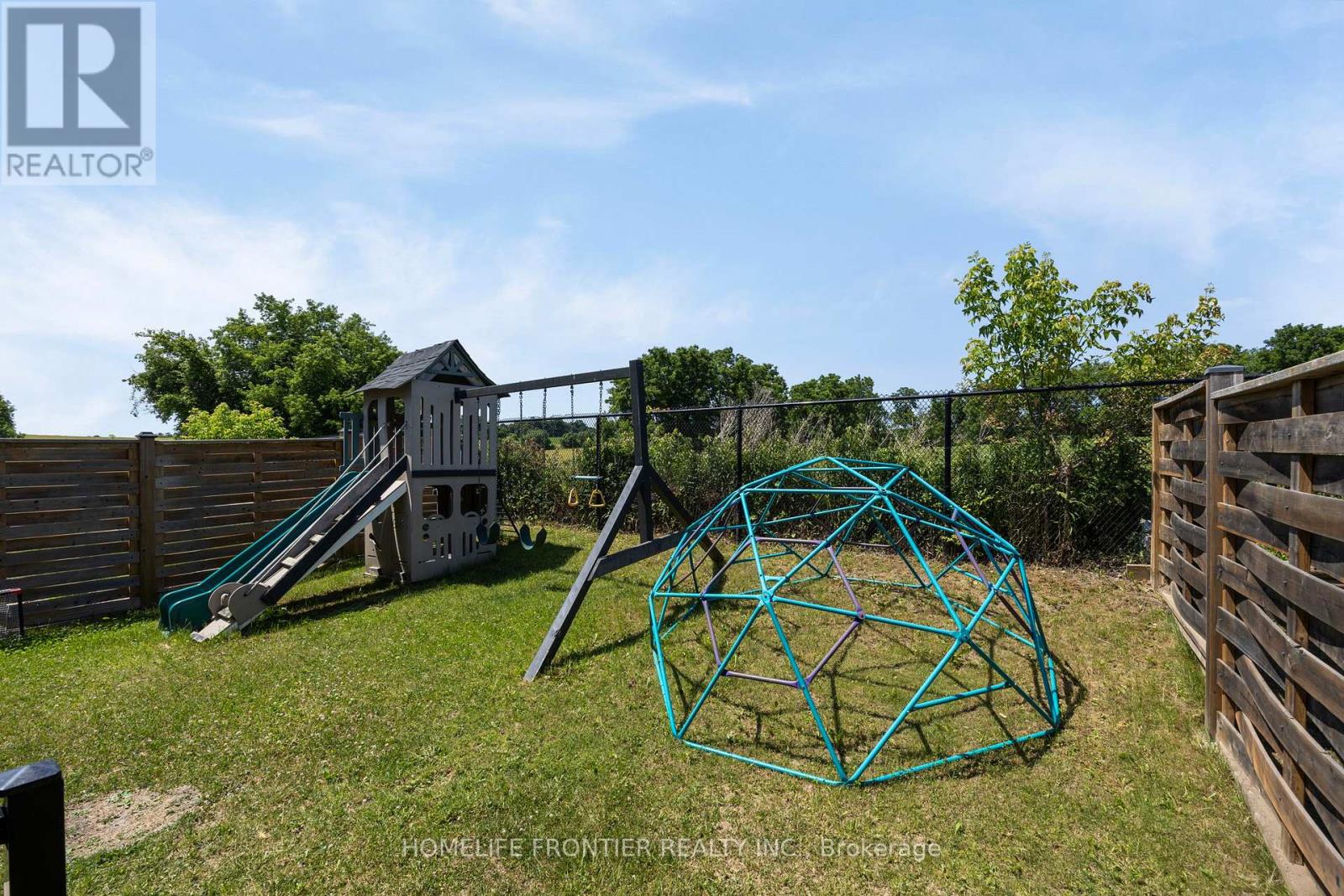 10 Festival Court, East Gwillimbury (Sharon), Ontario  L9N 0N8 - Photo 45 - N12350483