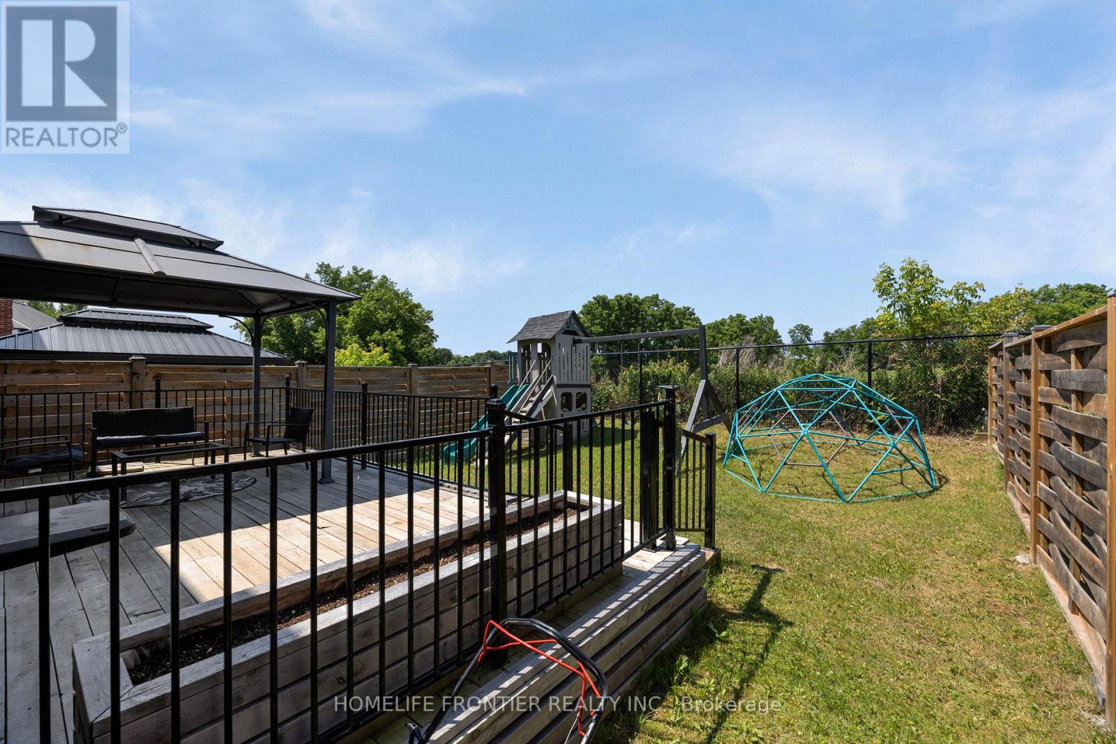10 Festival Court, East Gwillimbury (Sharon), Ontario  L9N 0N8 - Photo 46 - N12350483