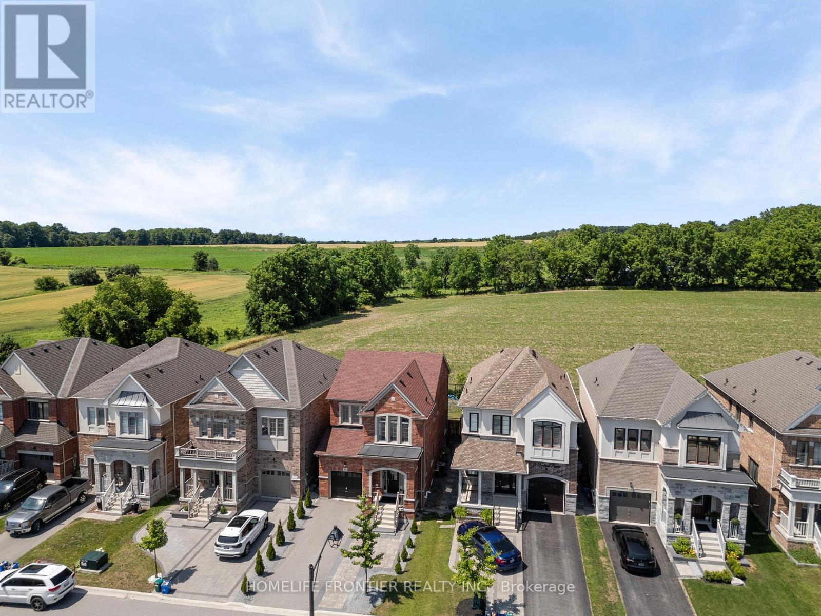 10 Festival Court, East Gwillimbury (Sharon), Ontario  L9N 0N8 - Photo 6 - N12350483