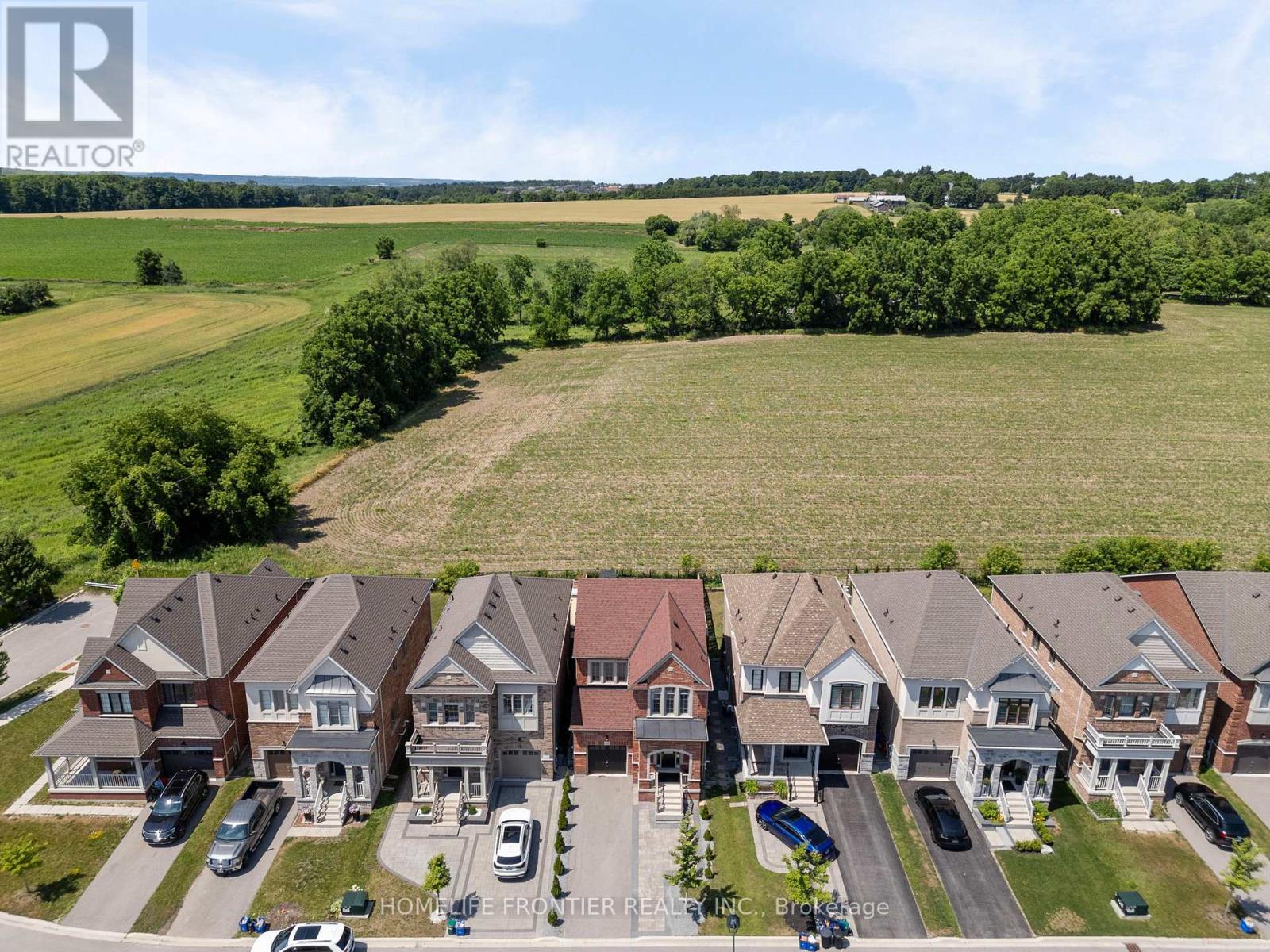 10 Festival Court, East Gwillimbury (Sharon), Ontario  L9N 0N8 - Photo 7 - N12350483