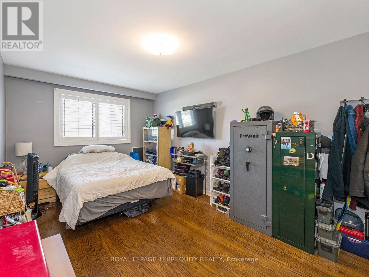 21 Pylon Place, Toronto (Elms-Old Rexdale), Ontario  M9W 2P3 - Photo 14 - W12350569