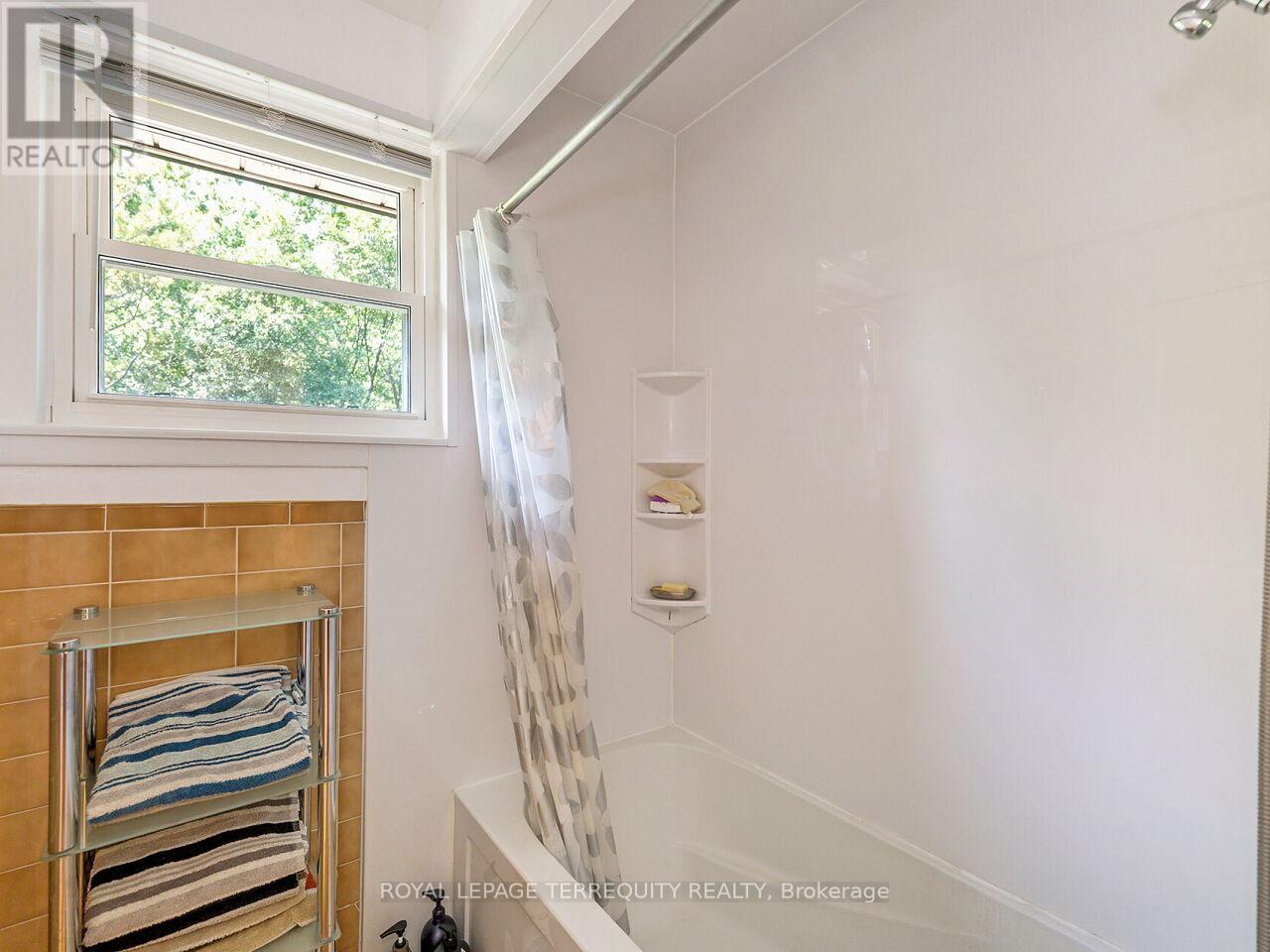 21 Pylon Place, Toronto (Elms-Old Rexdale), Ontario  M9W 2P3 - Photo 17 - W12350569