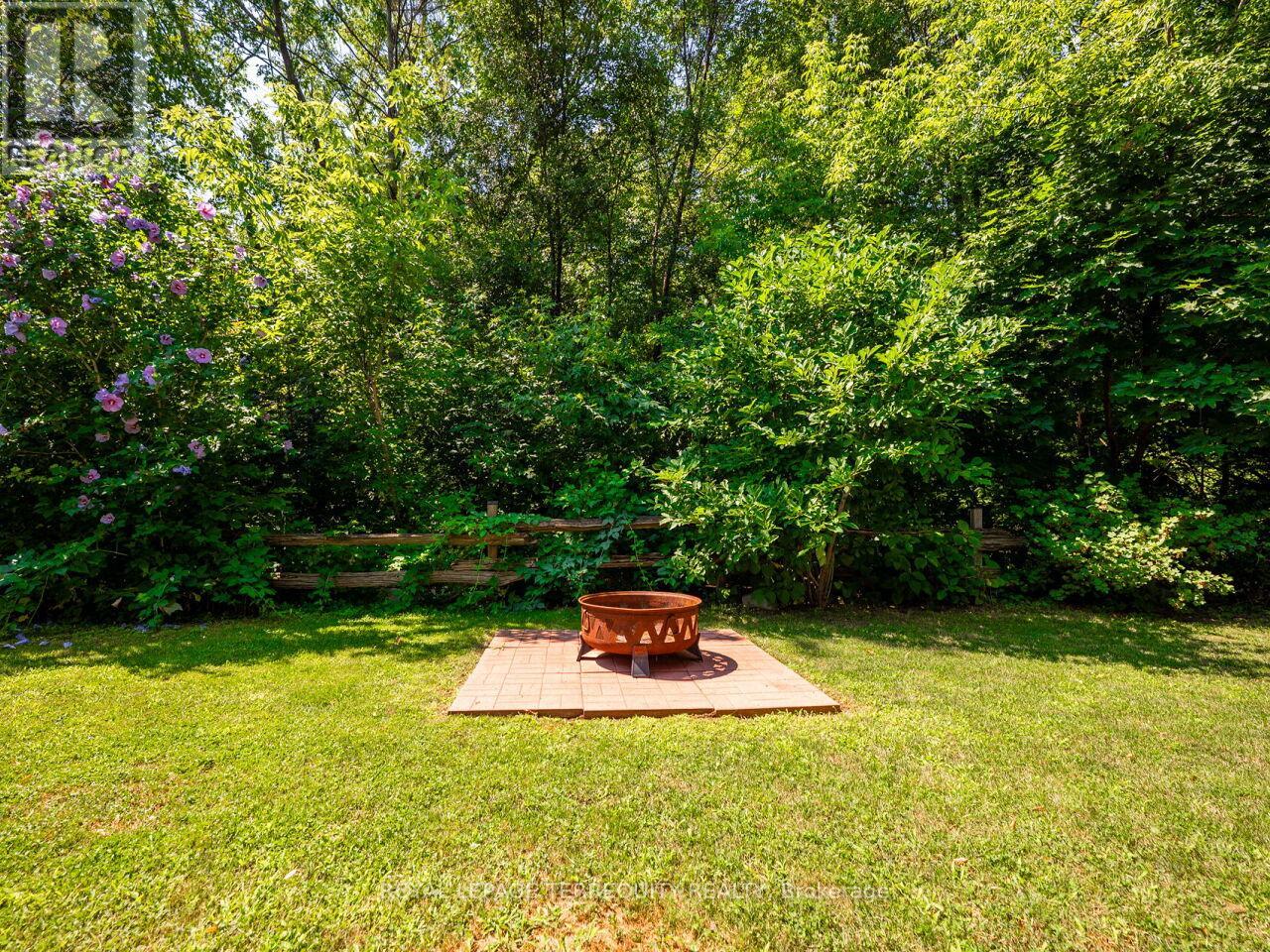 21 Pylon Place, Toronto (Elms-Old Rexdale), Ontario  M9W 2P3 - Photo 32 - W12350569