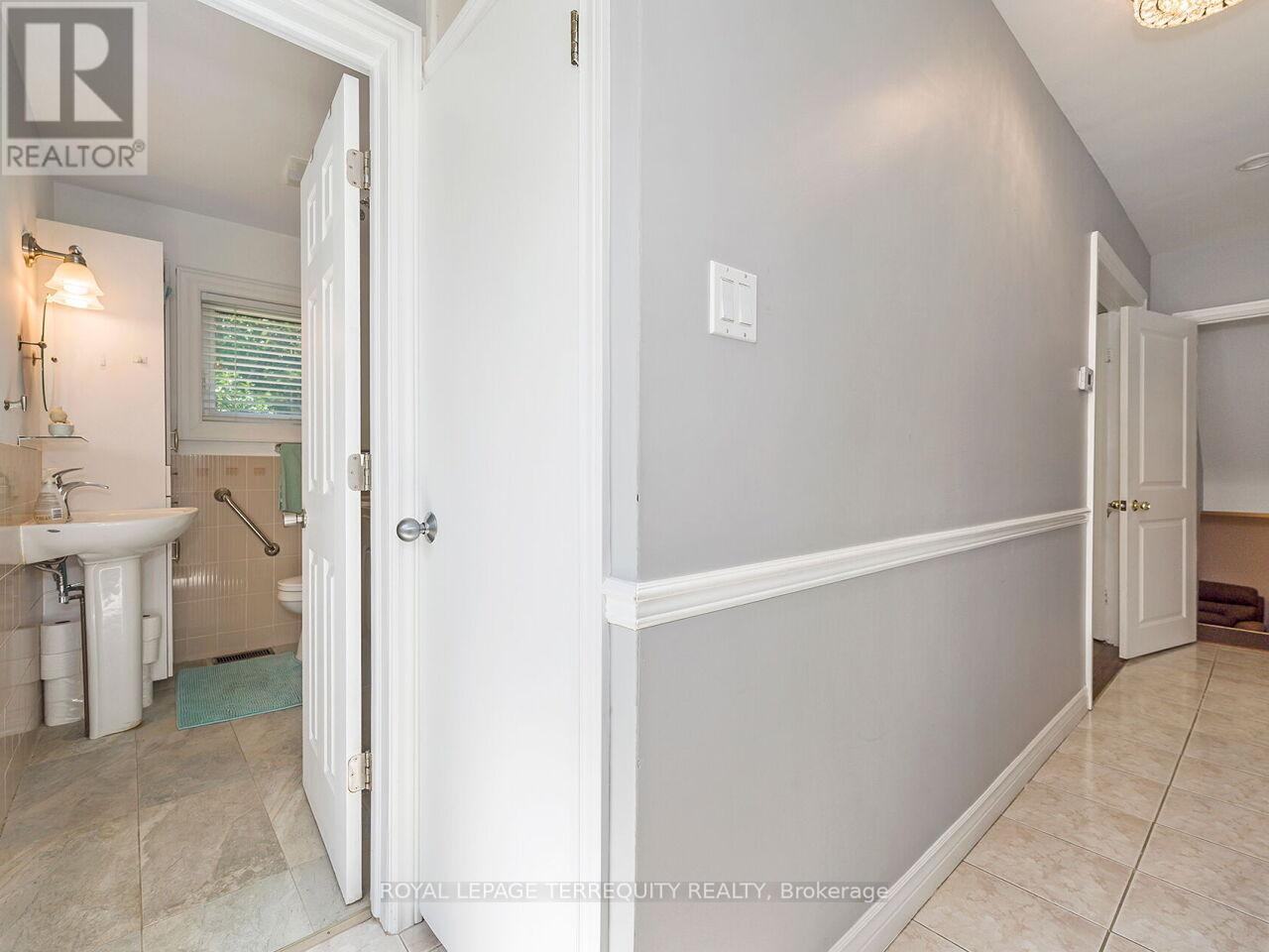 21 Pylon Place, Toronto (Elms-Old Rexdale), Ontario  M9W 2P3 - Photo 43 - W12350569