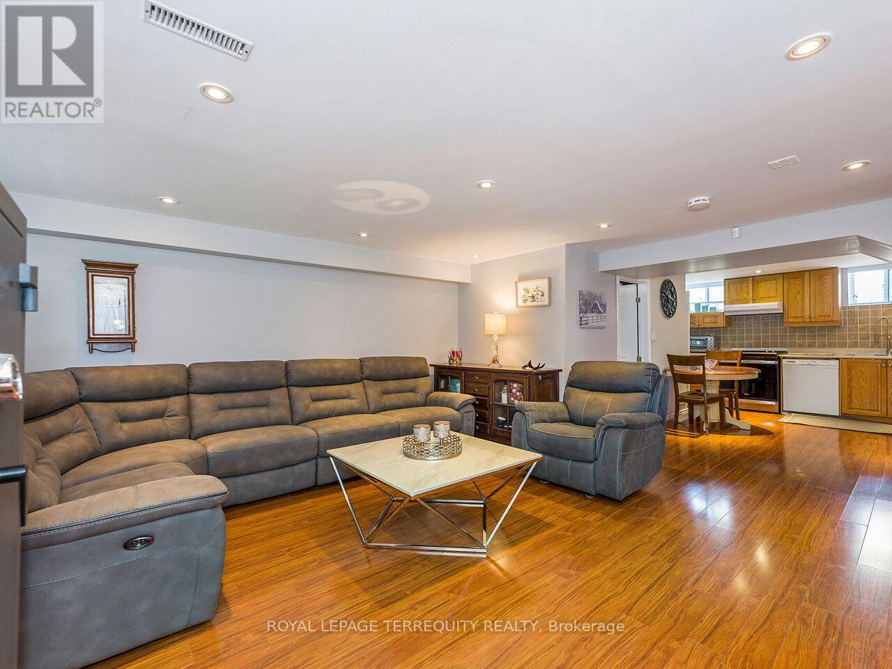 21 Pylon Place, Toronto (Elms-Old Rexdale), Ontario  M9W 2P3 - Photo 47 - W12350569