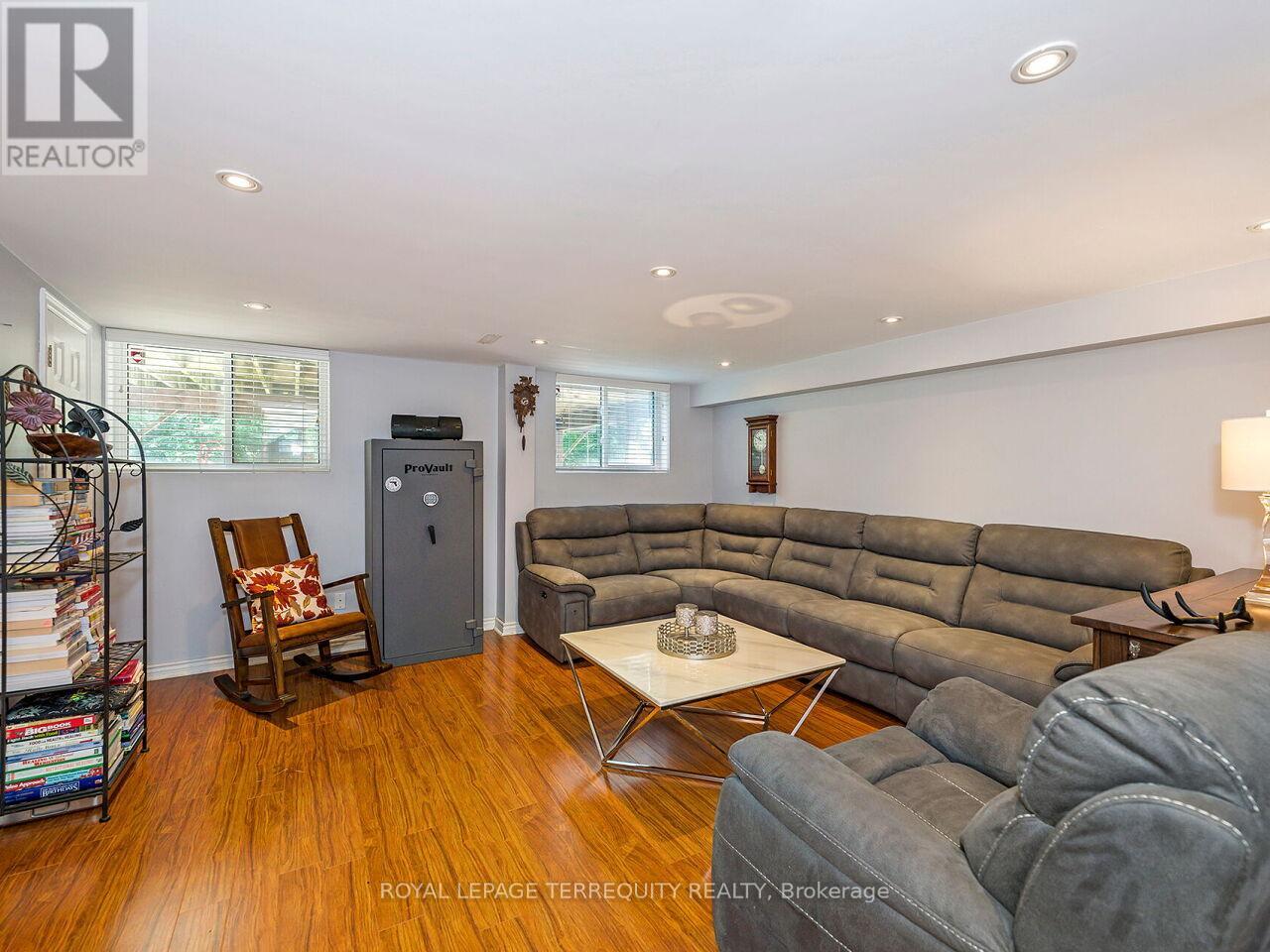 21 Pylon Place, Toronto (Elms-Old Rexdale), Ontario  M9W 2P3 - Photo 48 - W12350569
