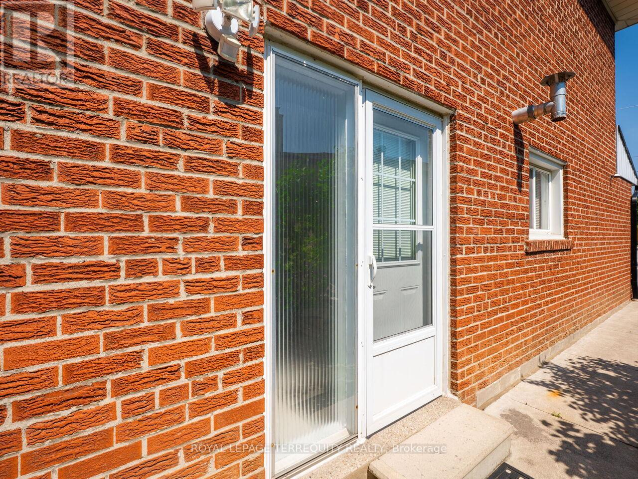 21 Pylon Place, Toronto (Elms-Old Rexdale), Ontario  M9W 2P3 - Photo 49 - W12350569