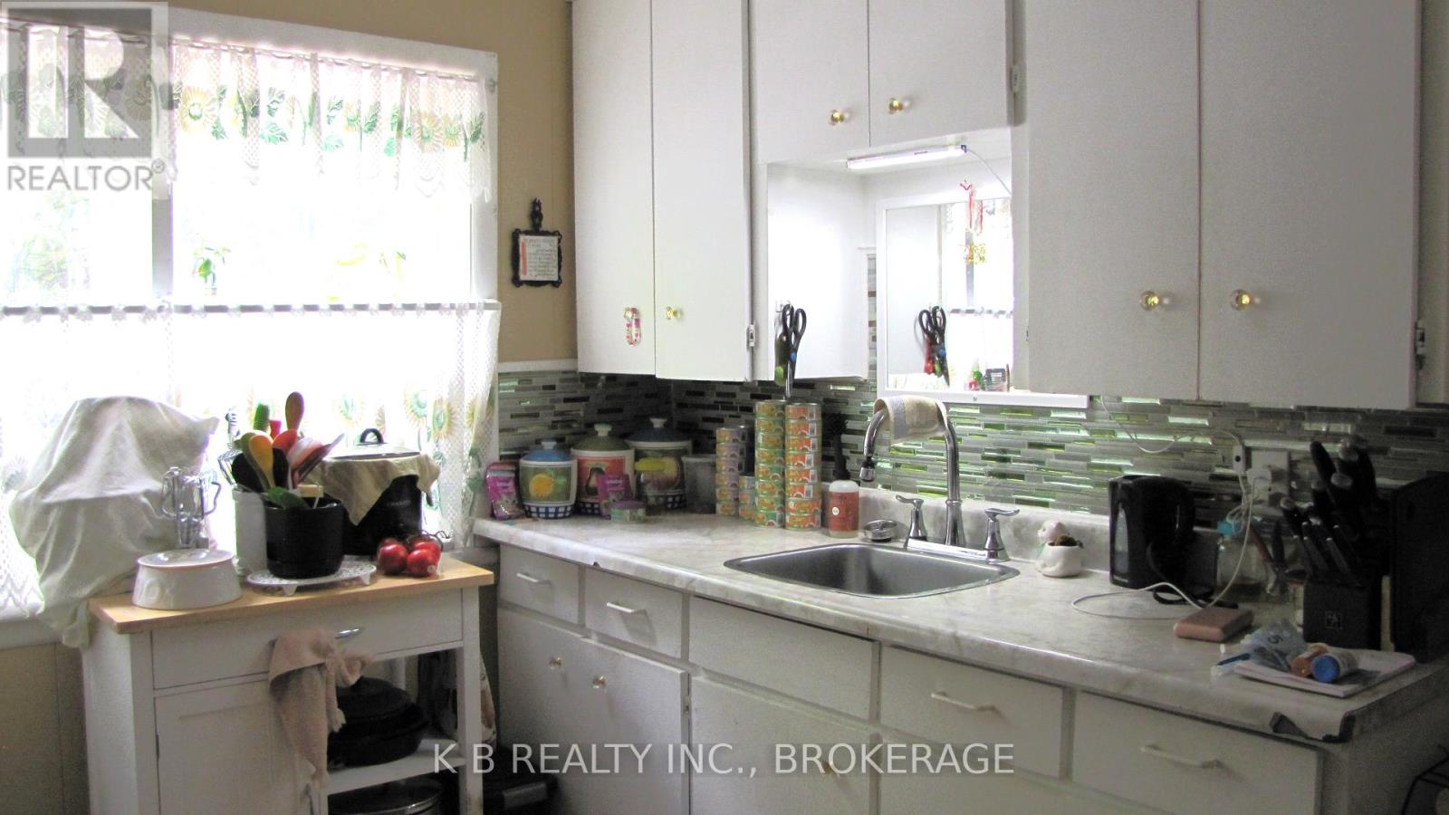 229 Gore Street E, Perth, Ontario  K7H 1K6 - Photo 8 - X12347150