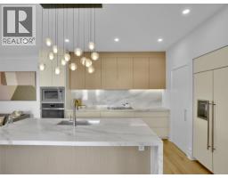 1176 W 17TH STREET