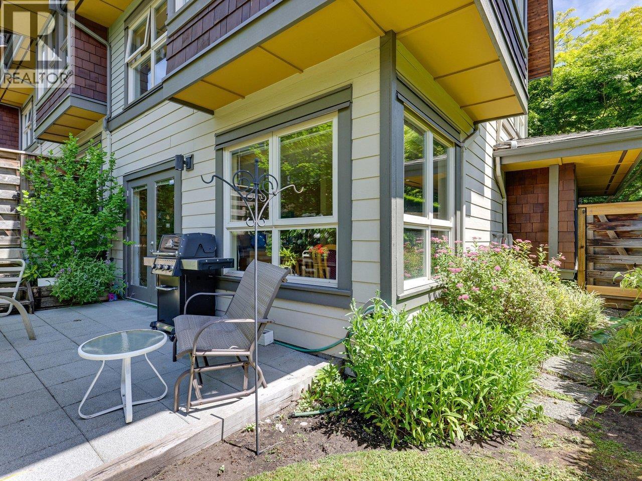 Property at 177 W QUEENS ROAD image 2