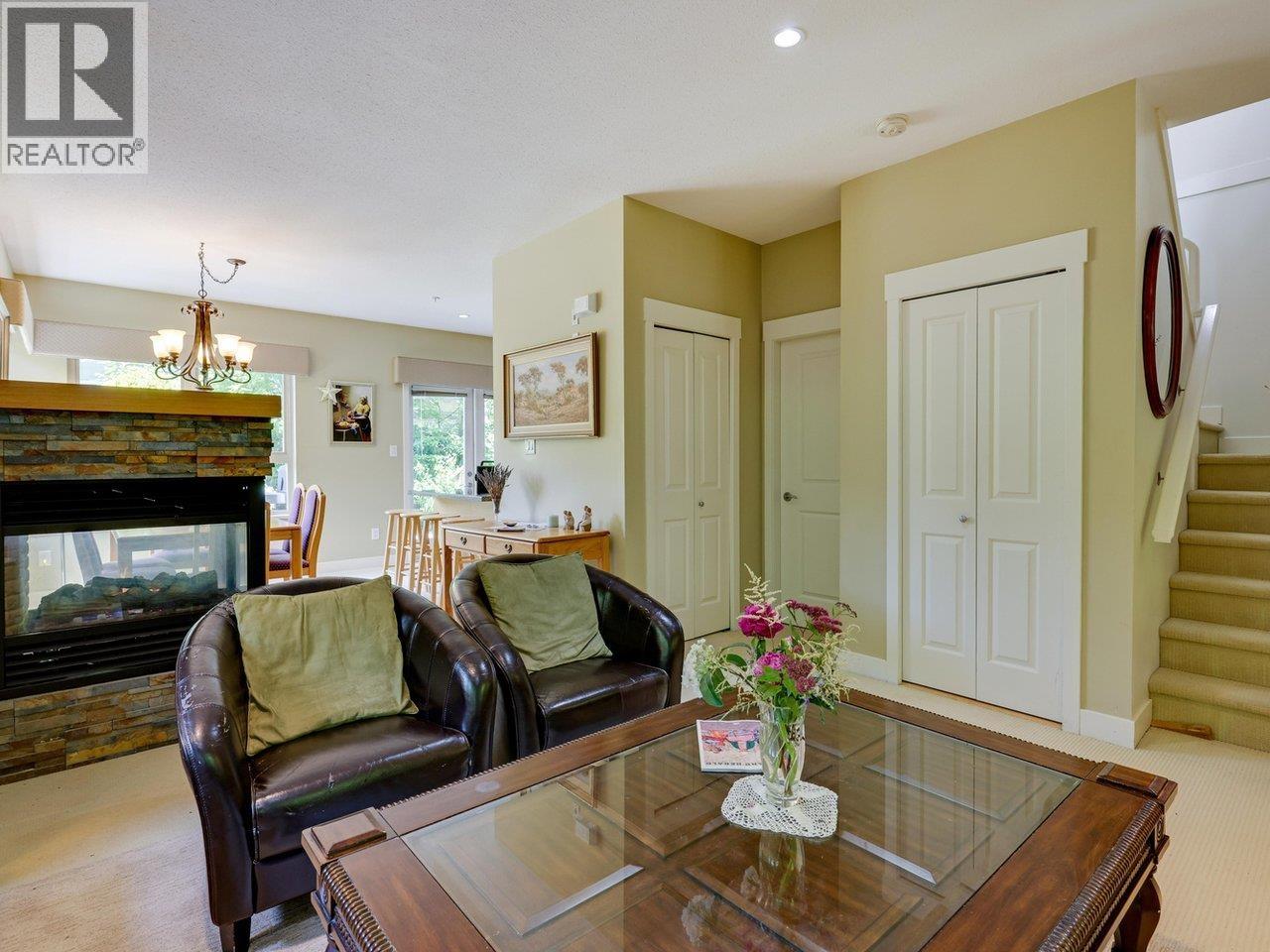 Property at 177 W QUEENS ROAD image 5