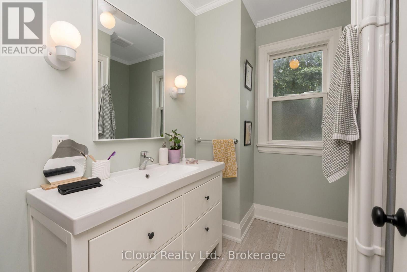 14 Young Street W, Waterloo, Ontario  N2L 2Y8 - Photo 16 - X12291064