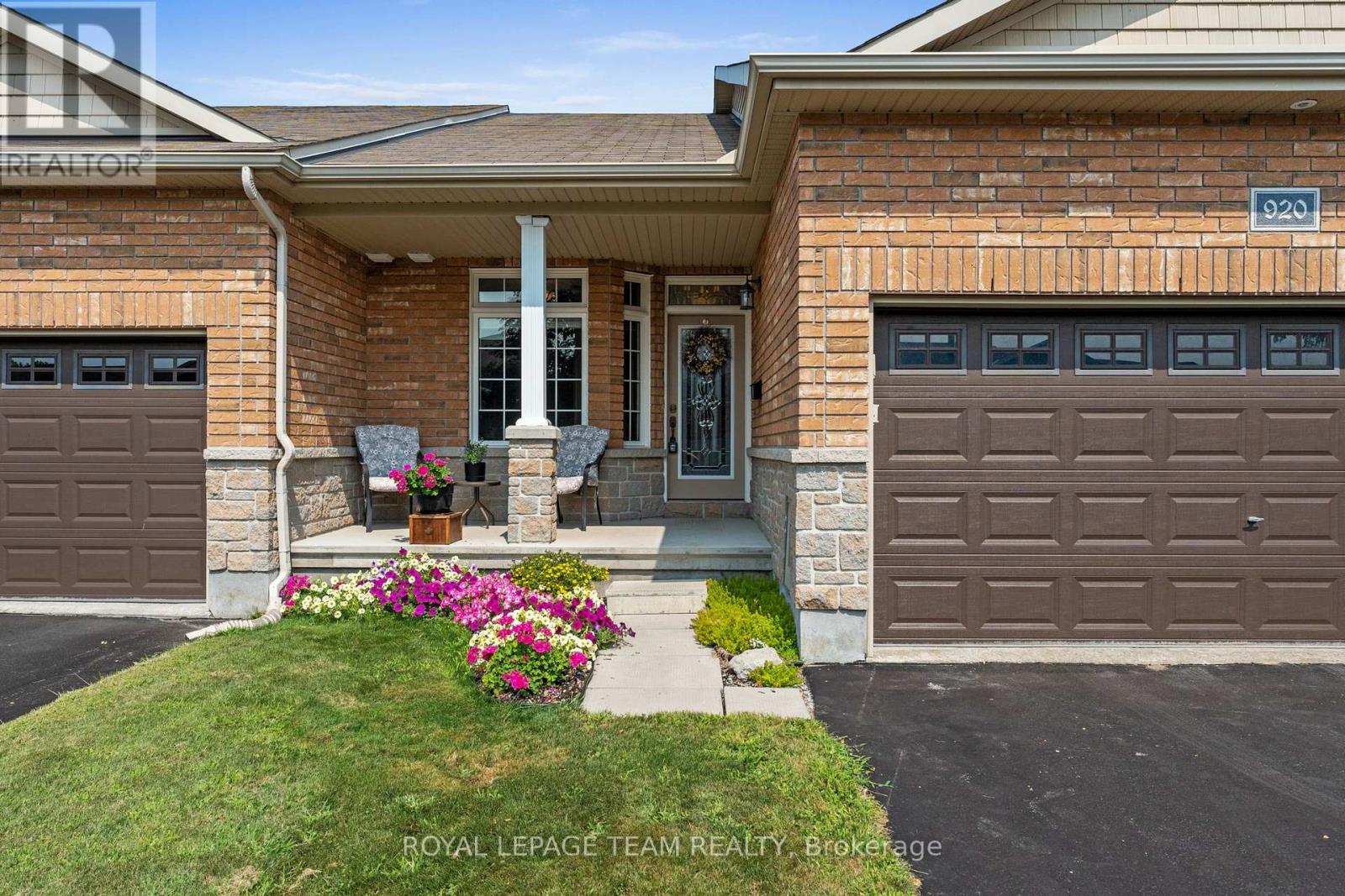 920 Burwash Landing Bay, Ottawa, Ontario  K2W 0C8 - Photo 2 - X12350773