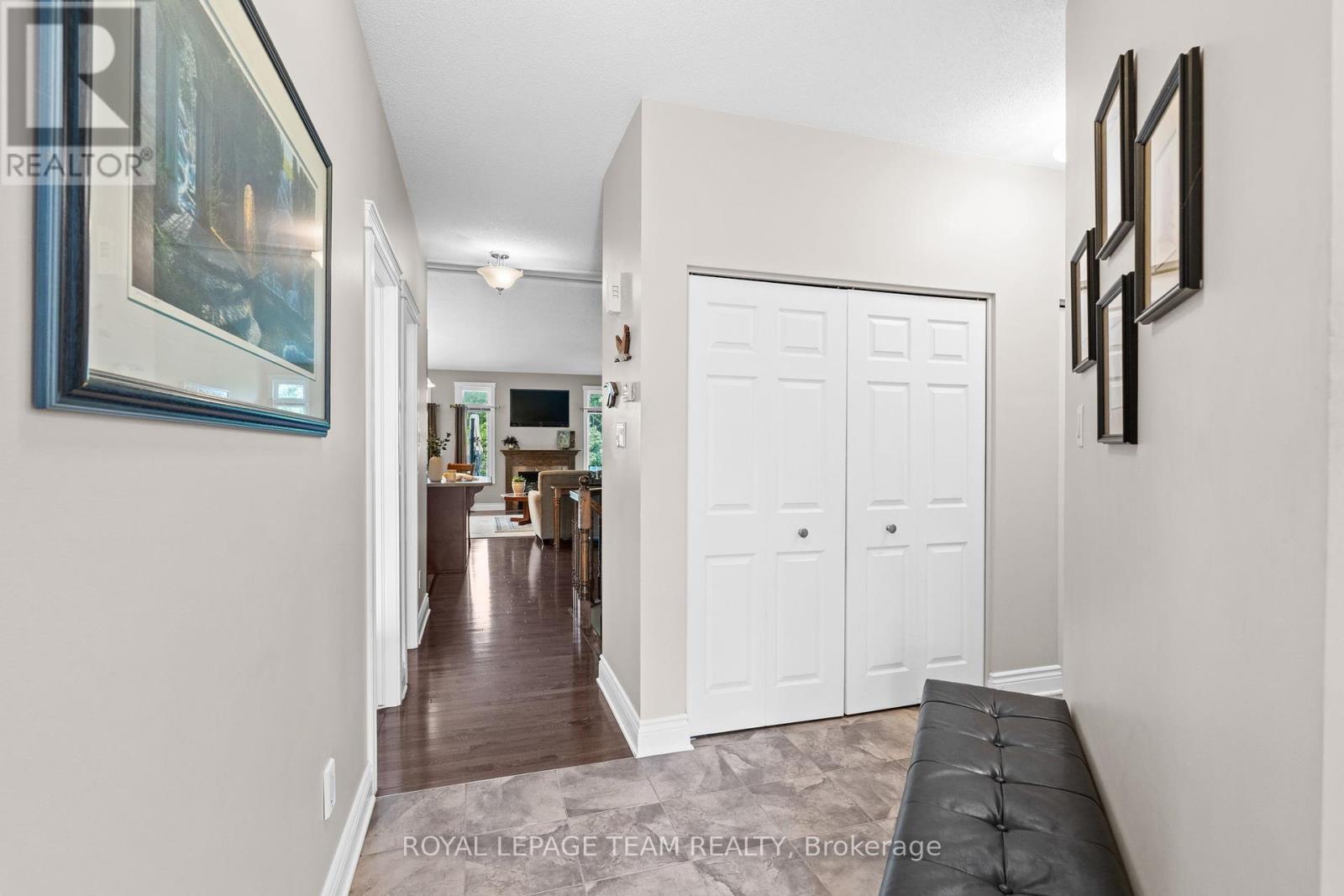 920 Burwash Landing Bay, Ottawa, Ontario  K2W 0C8 - Photo 4 - X12350773