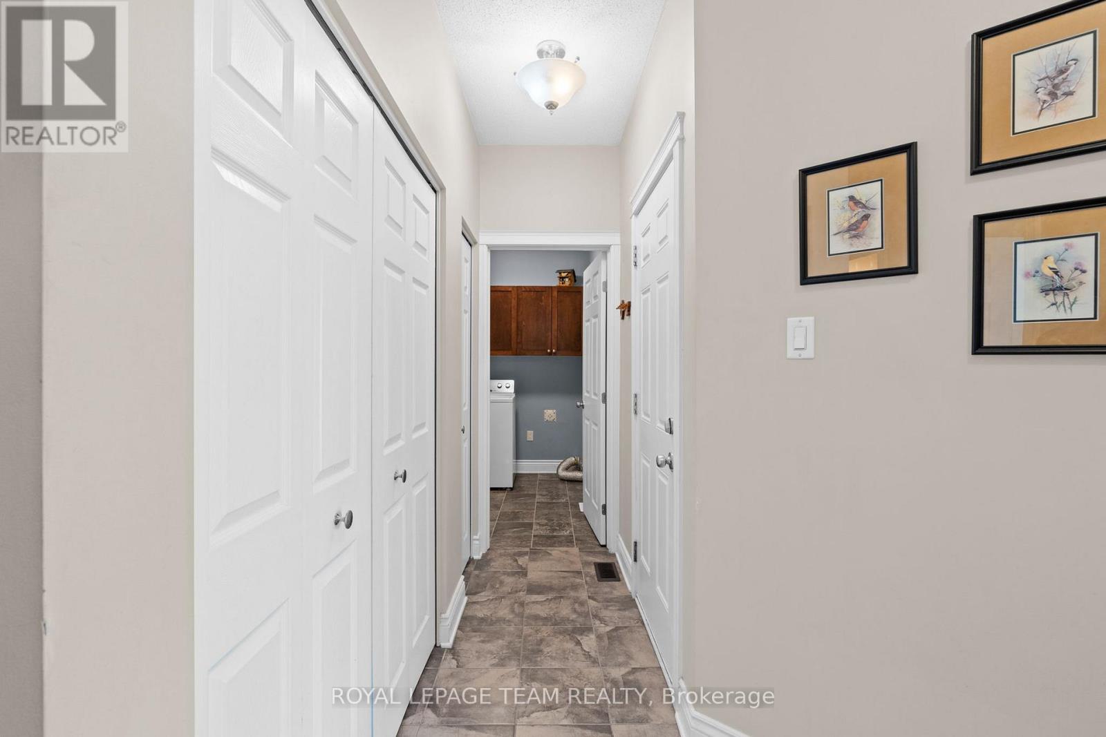 920 Burwash Landing Bay, Ottawa, Ontario  K2W 0C8 - Photo 5 - X12350773