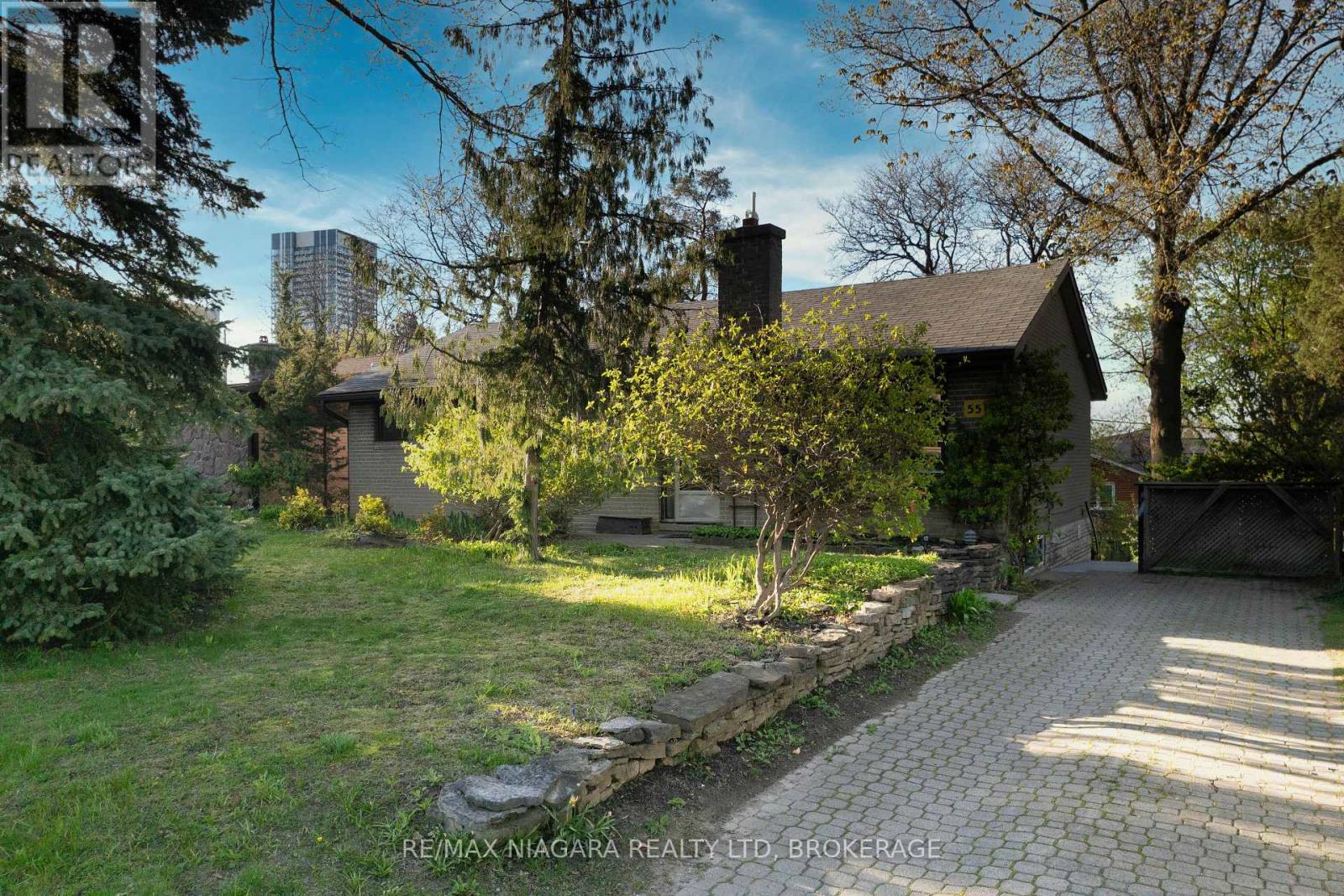 Property at 55 NORTH HILLS TERRACE image 2