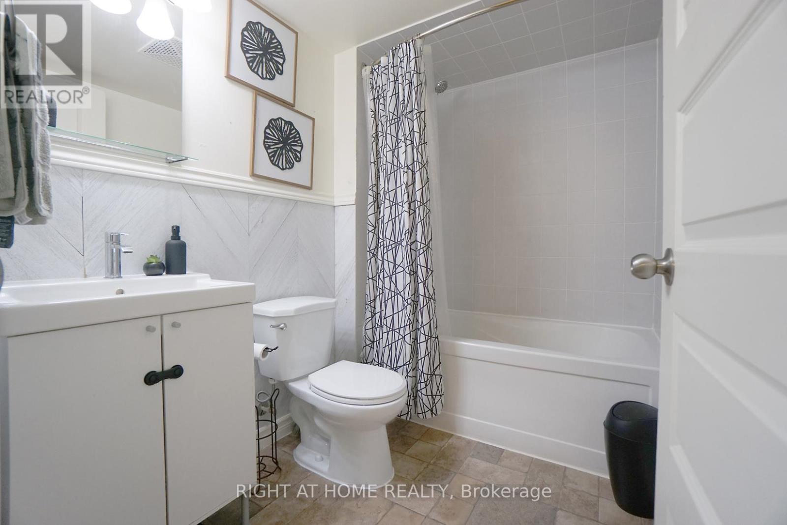 509 - 215 Queen Street E, Brampton, Ontario  L6W 0A9 - Photo 25 - W12350612