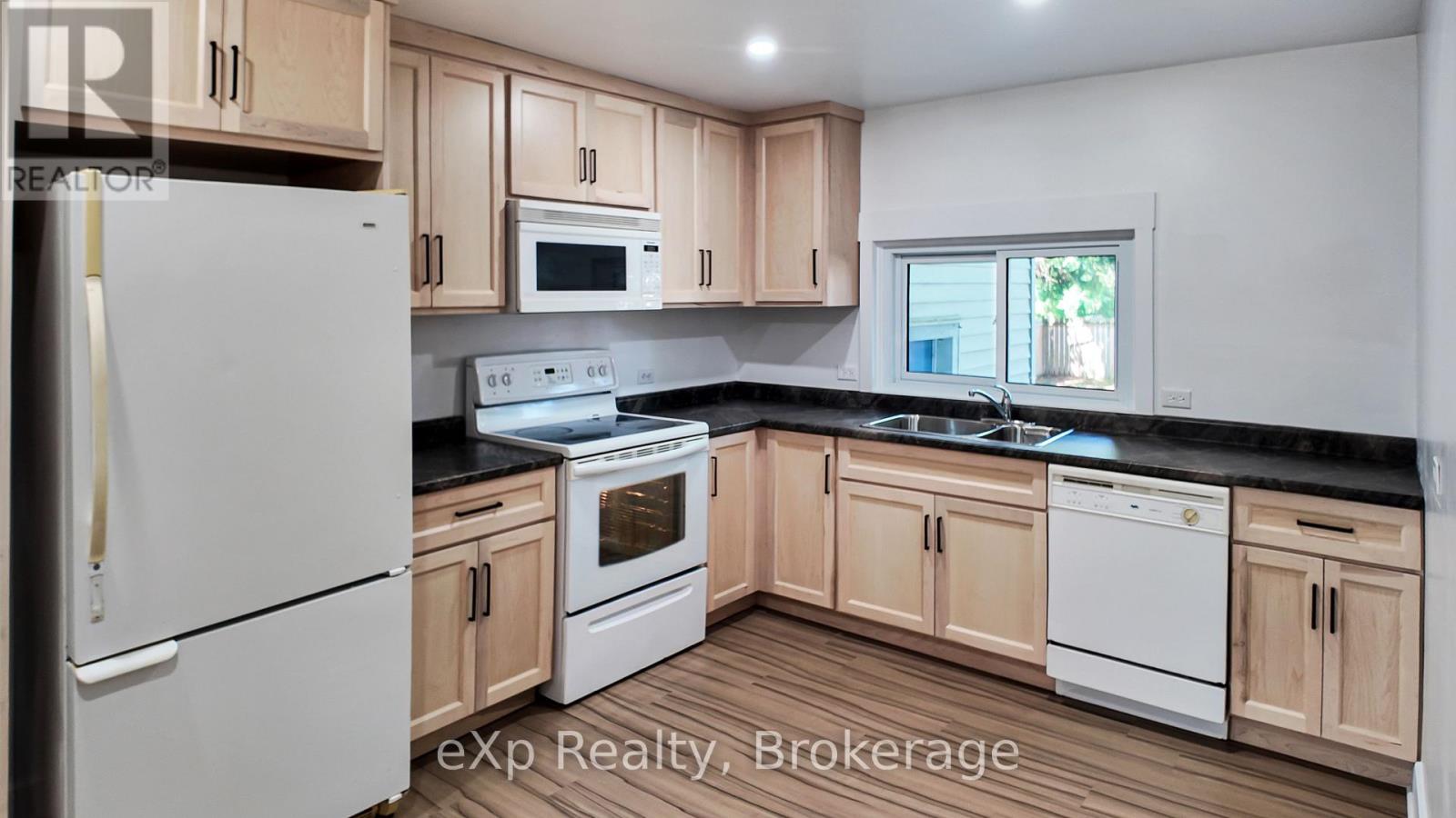 315 Mcnab Street, Brockton, Ontario  N0G 2V0 - Photo 4 - X12350657