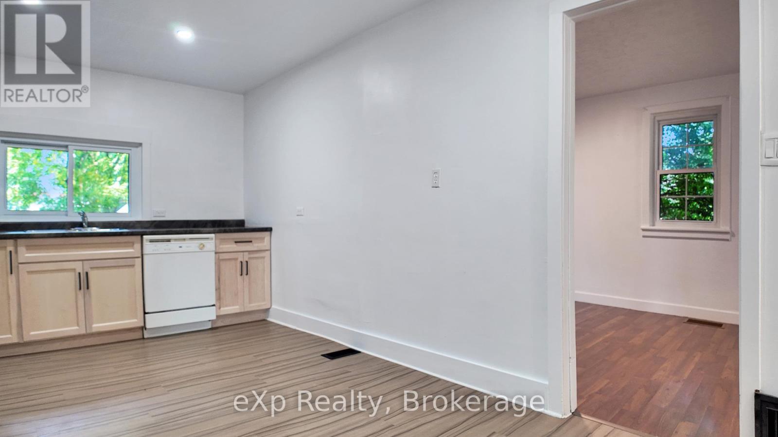 315 Mcnab Street, Brockton, Ontario  N0G 2V0 - Photo 5 - X12350657