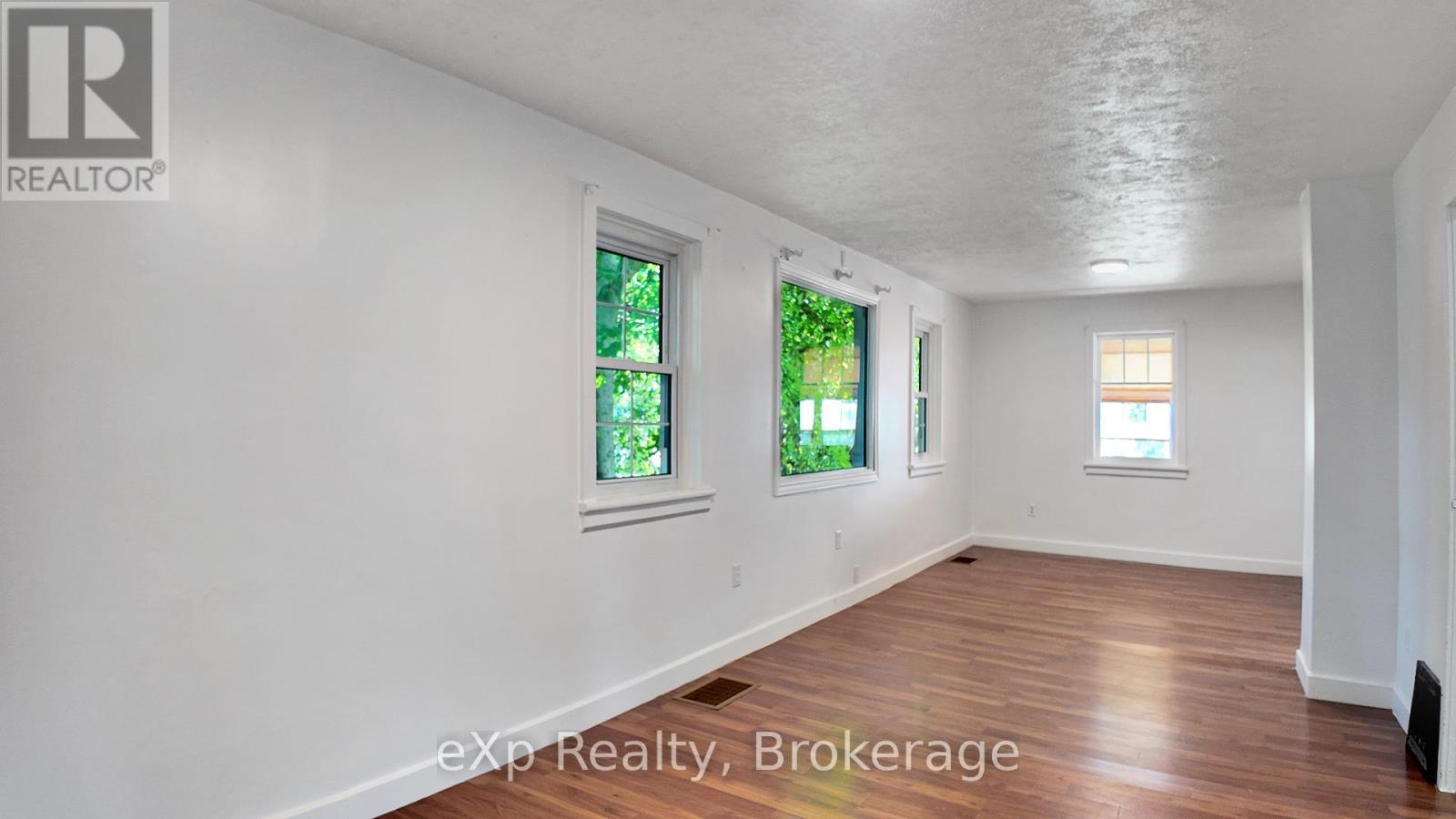 315 Mcnab Street, Brockton, Ontario  N0G 2V0 - Photo 6 - X12350657