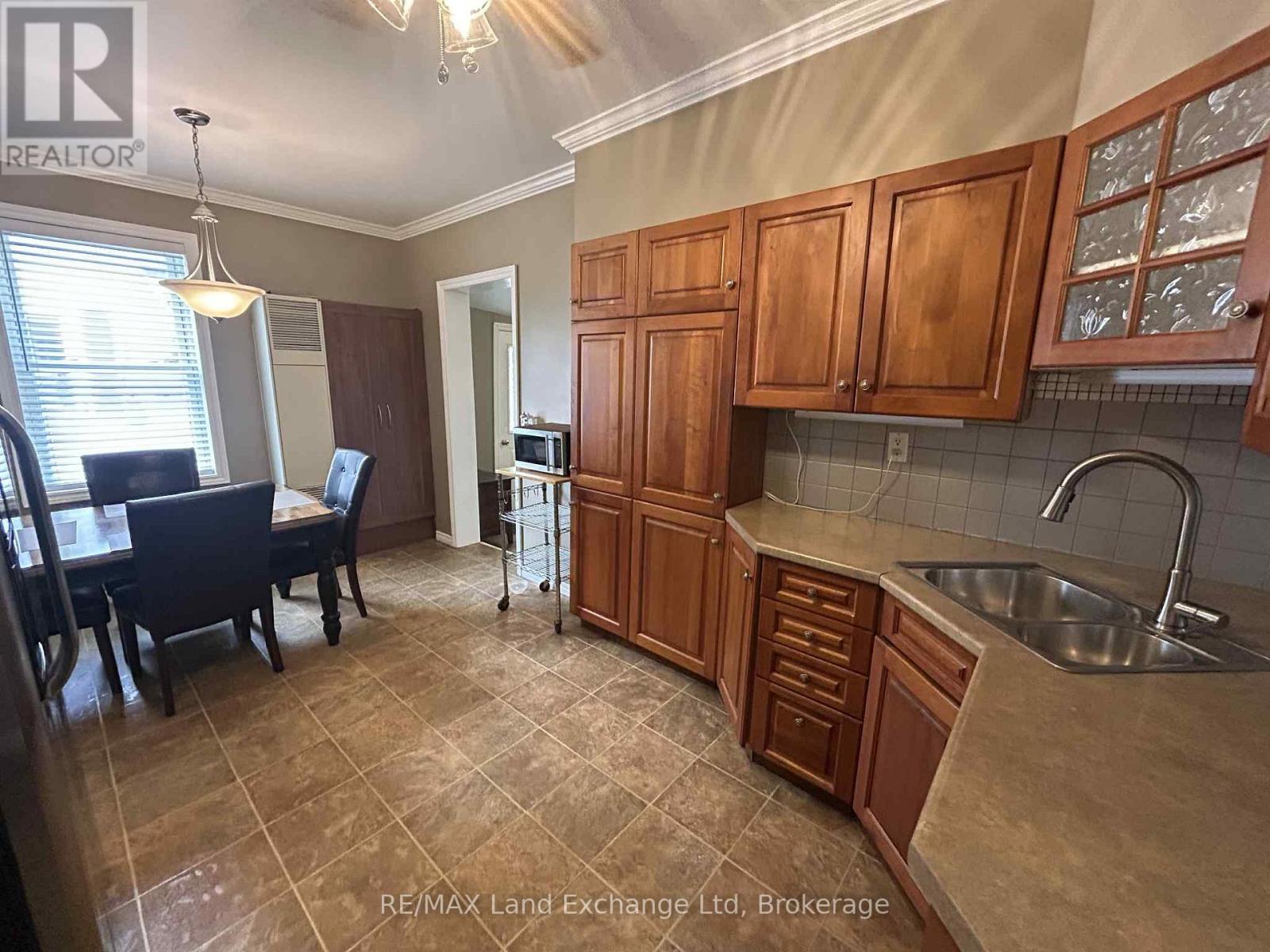 59 Albert Street E, North Huron, Ontario N0G 2W0 - Photo 6 - X12350781