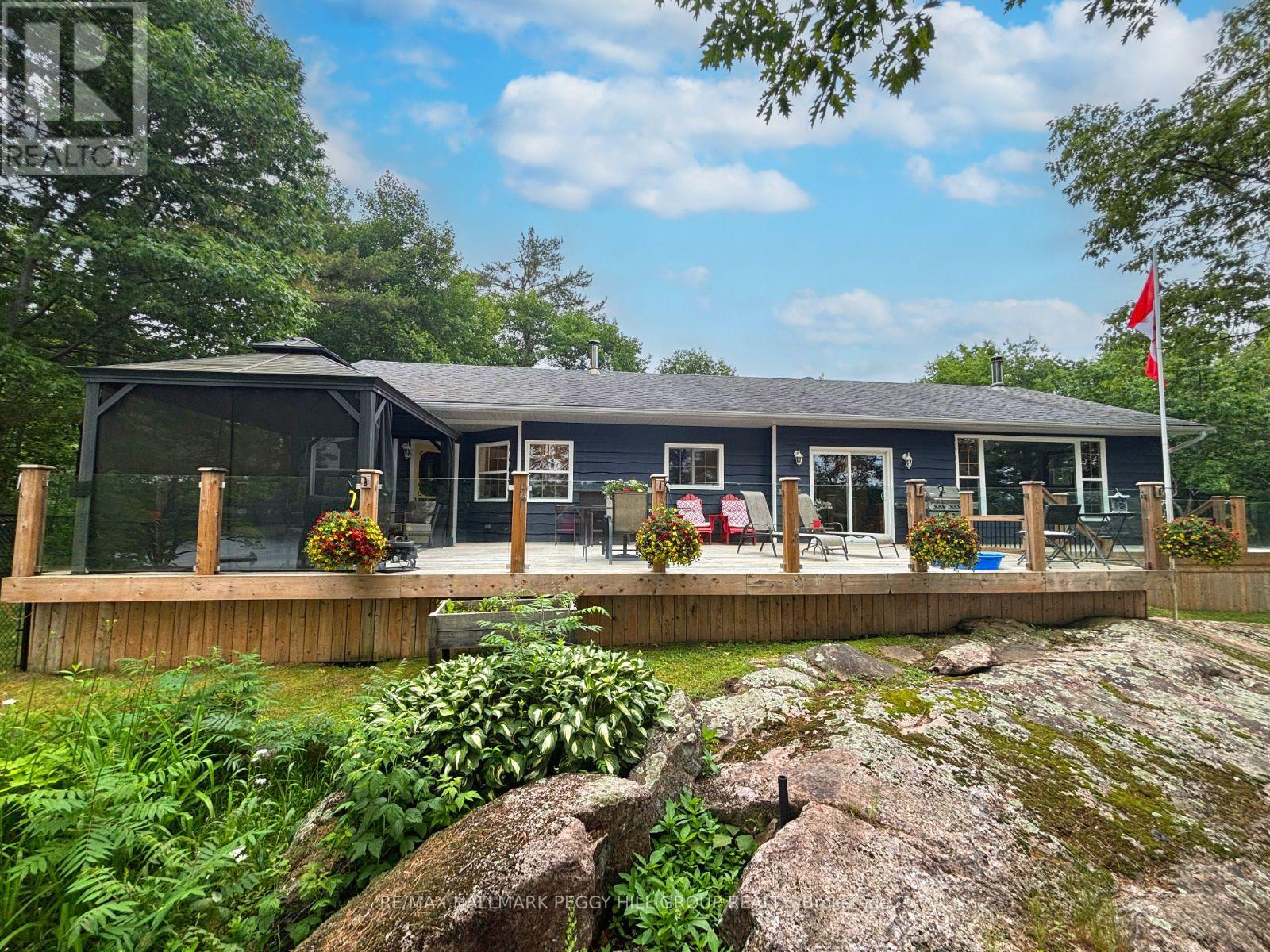 1008 Cove Road, Gravenhurst, Ontario  P0E 1G0 - Photo 1 - X12350643