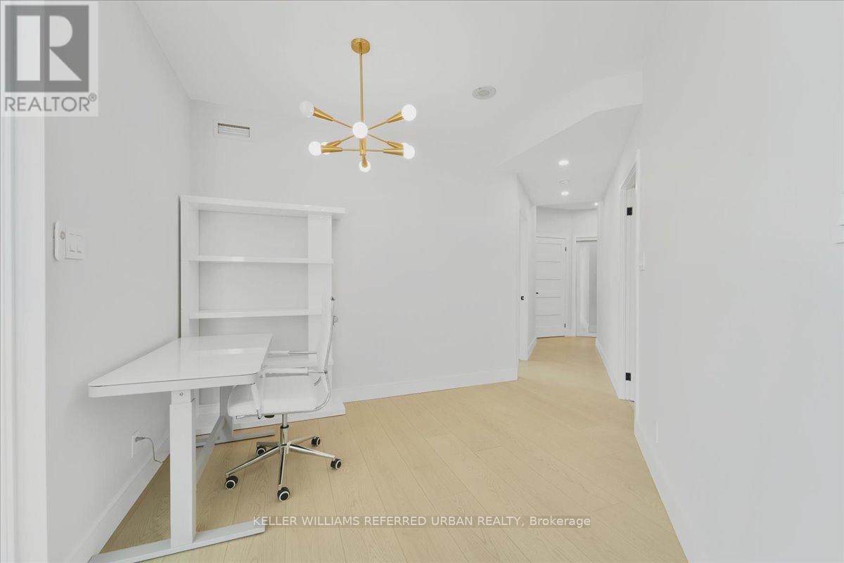 2011 - 228 Queens Quay W, Toronto, Ontario  M5J 2X1 - Photo 17 - C12350650