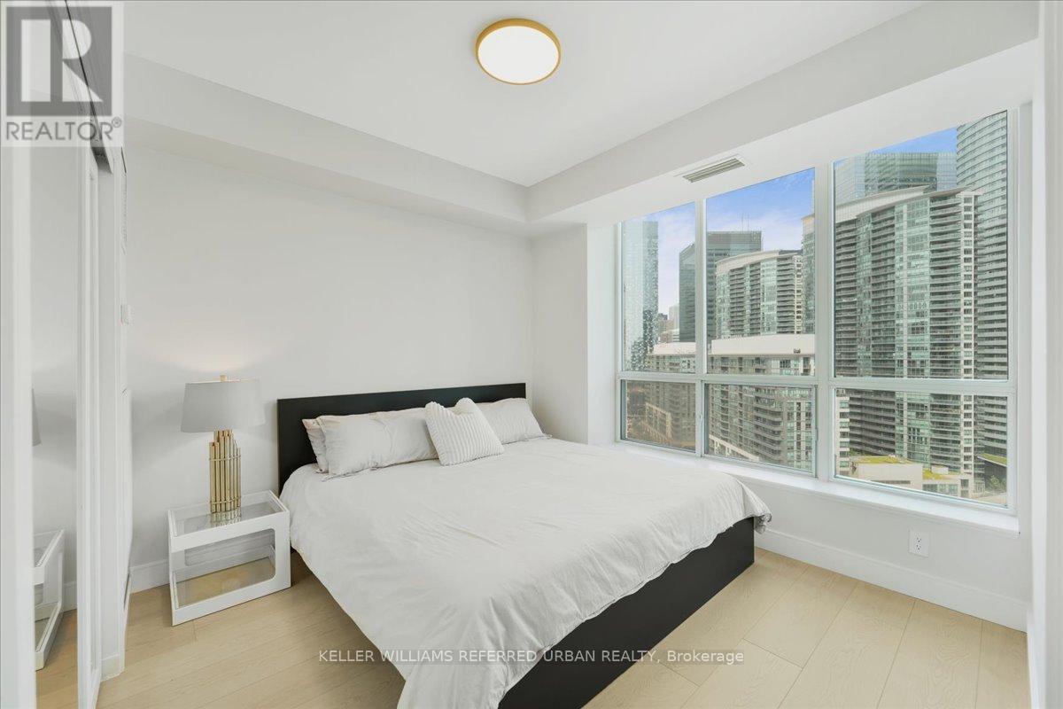 2011 - 228 Queens Quay W, Toronto, Ontario  M5J 2X1 - Photo 18 - C12350650