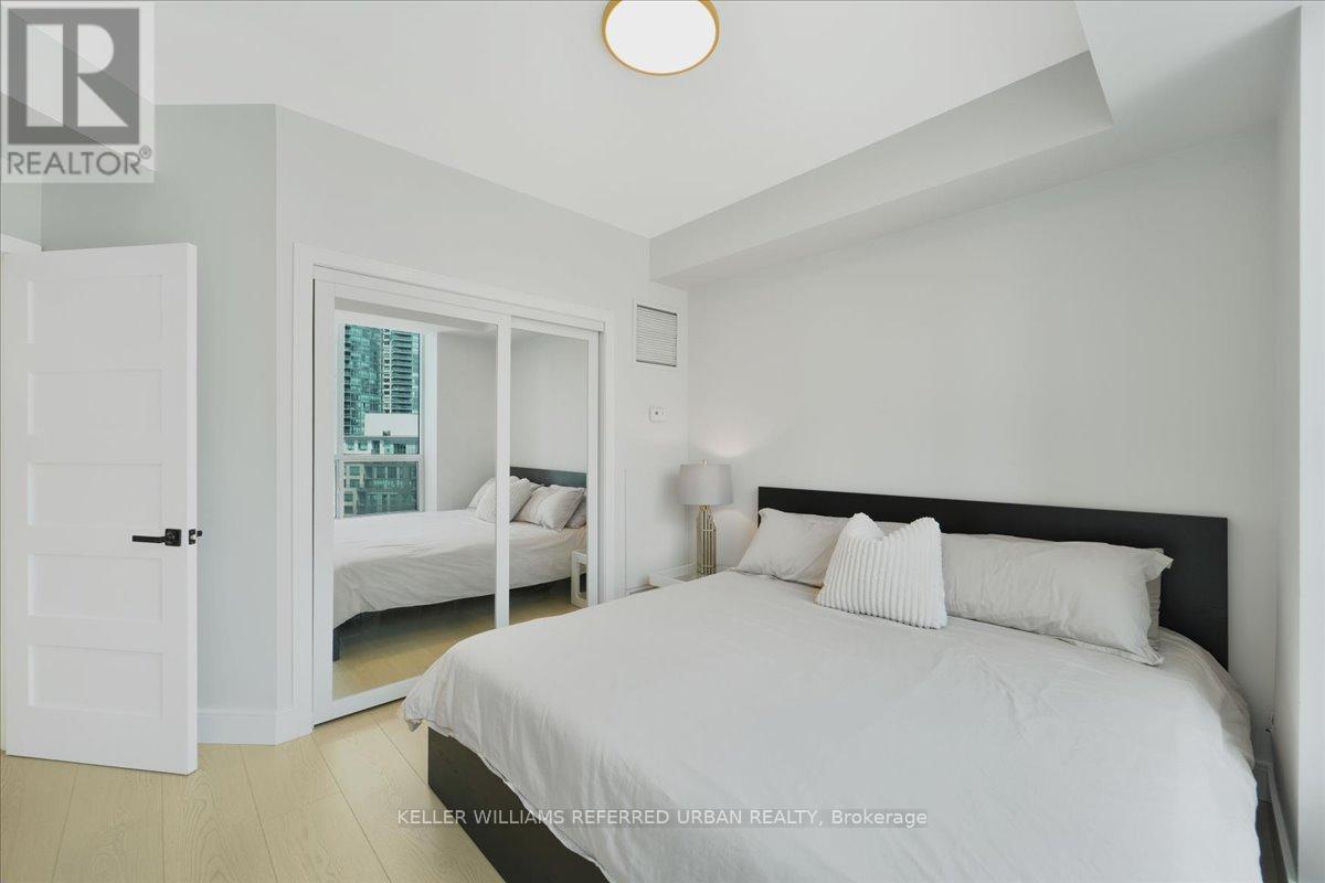2011 - 228 Queens Quay W, Toronto, Ontario  M5J 2X1 - Photo 19 - C12350650
