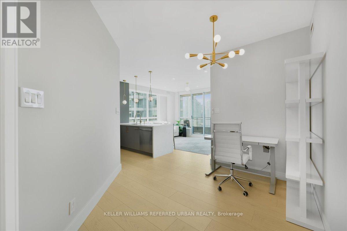 2011 - 228 Queens Quay W, Toronto, Ontario  M5J 2X1 - Photo 7 - C12350650