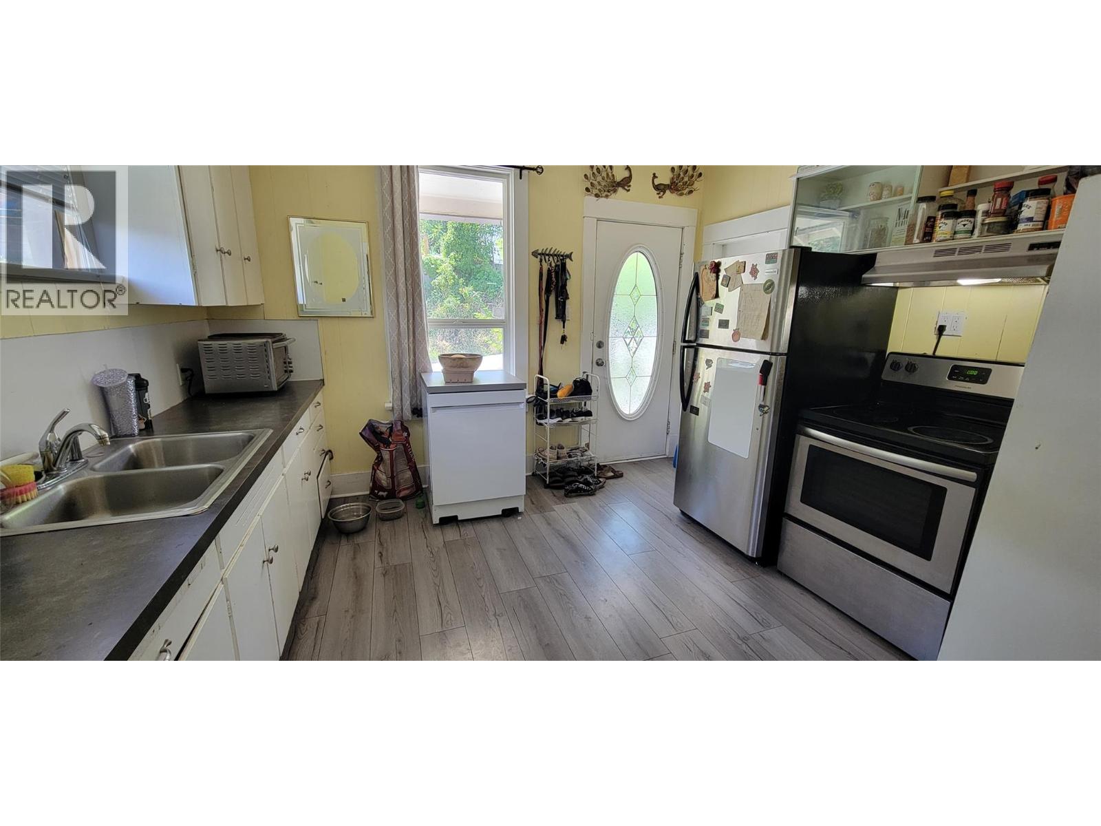 Property at 1553 Diamond Street image 3