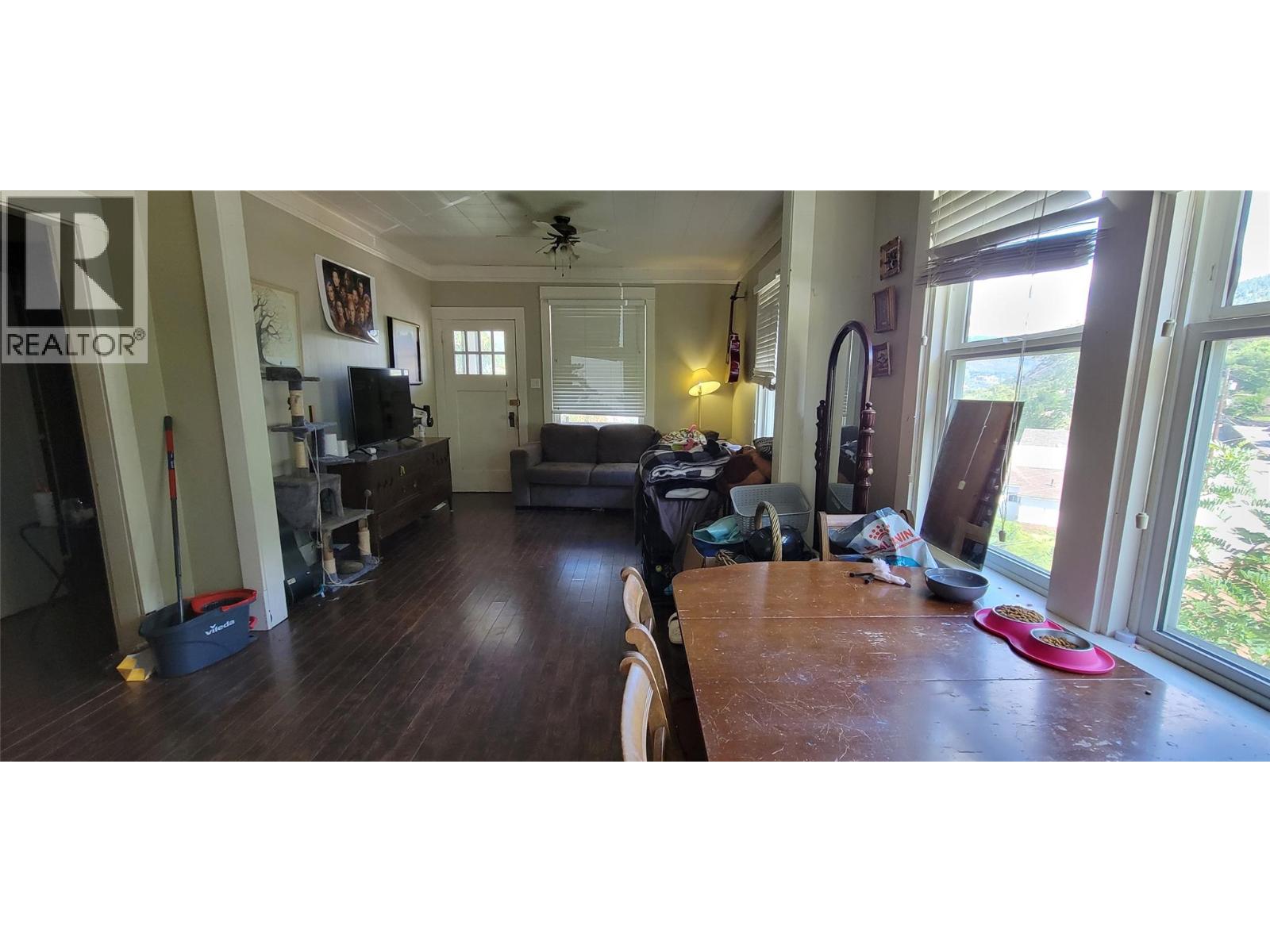 Property at 1553 Diamond Street image 4