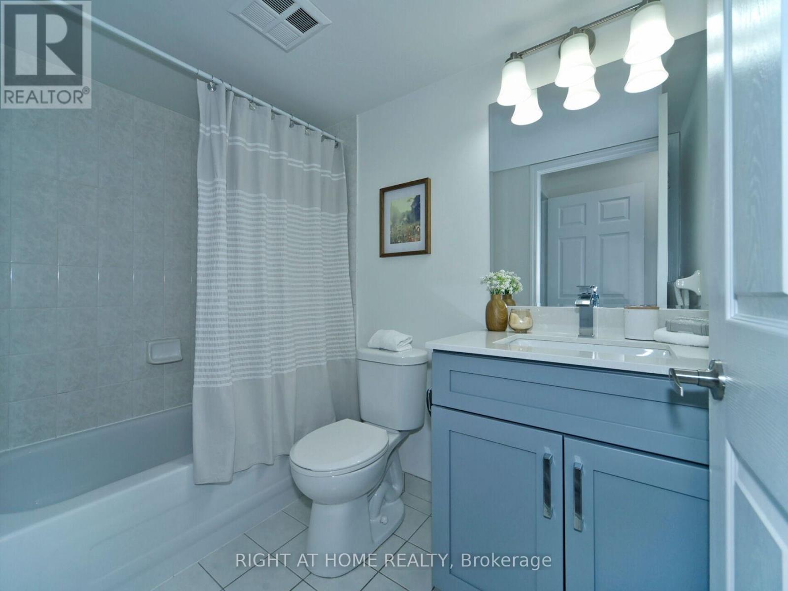 501 - 51 Baffin Court, Richmond Hill, Ontario  L4B 4P6 - Photo 12 - N12350702