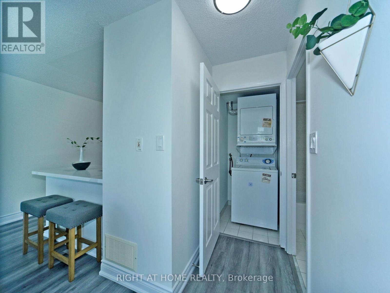 501 - 51 Baffin Court, Richmond Hill, Ontario  L4B 4P6 - Photo 14 - N12350702