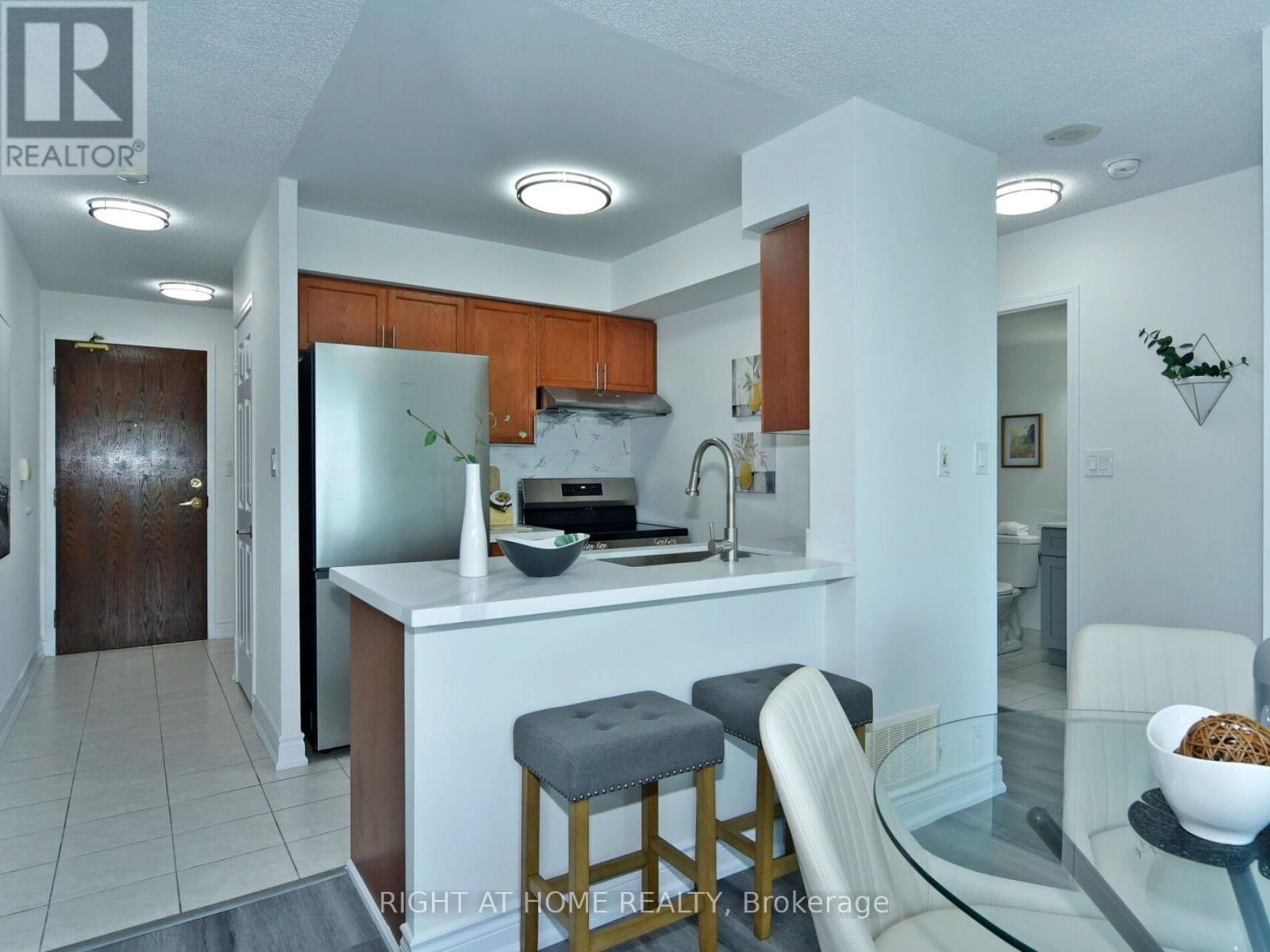 501 - 51 Baffin Court, Richmond Hill, Ontario  L4B 4P6 - Photo 17 - N12350702