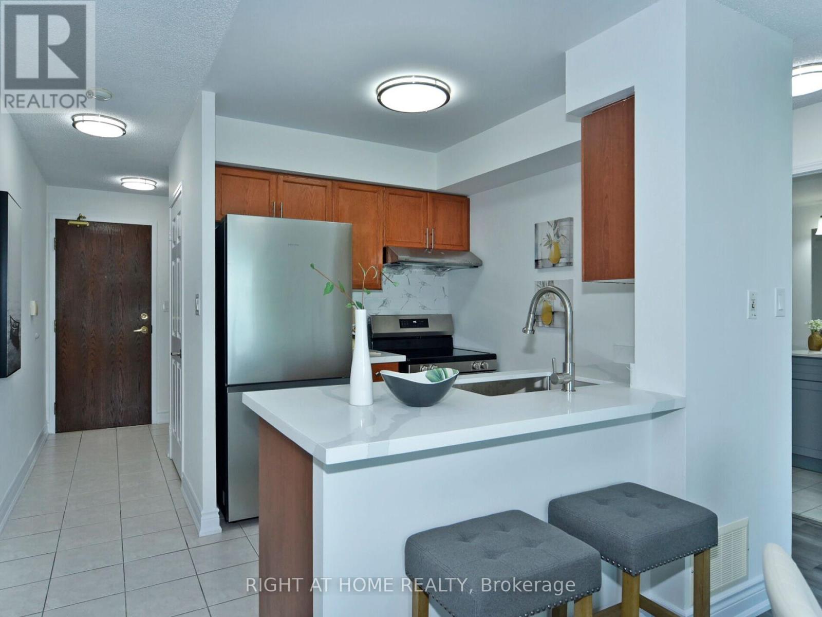 501 - 51 Baffin Court, Richmond Hill, Ontario  L4B 4P6 - Photo 18 - N12350702