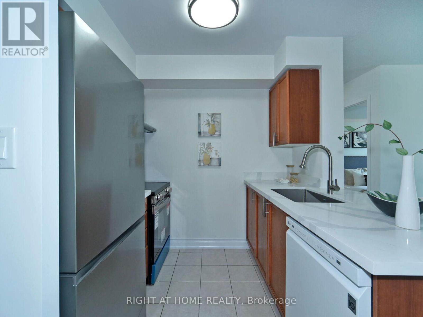 501 - 51 Baffin Court, Richmond Hill, Ontario  L4B 4P6 - Photo 19 - N12350702