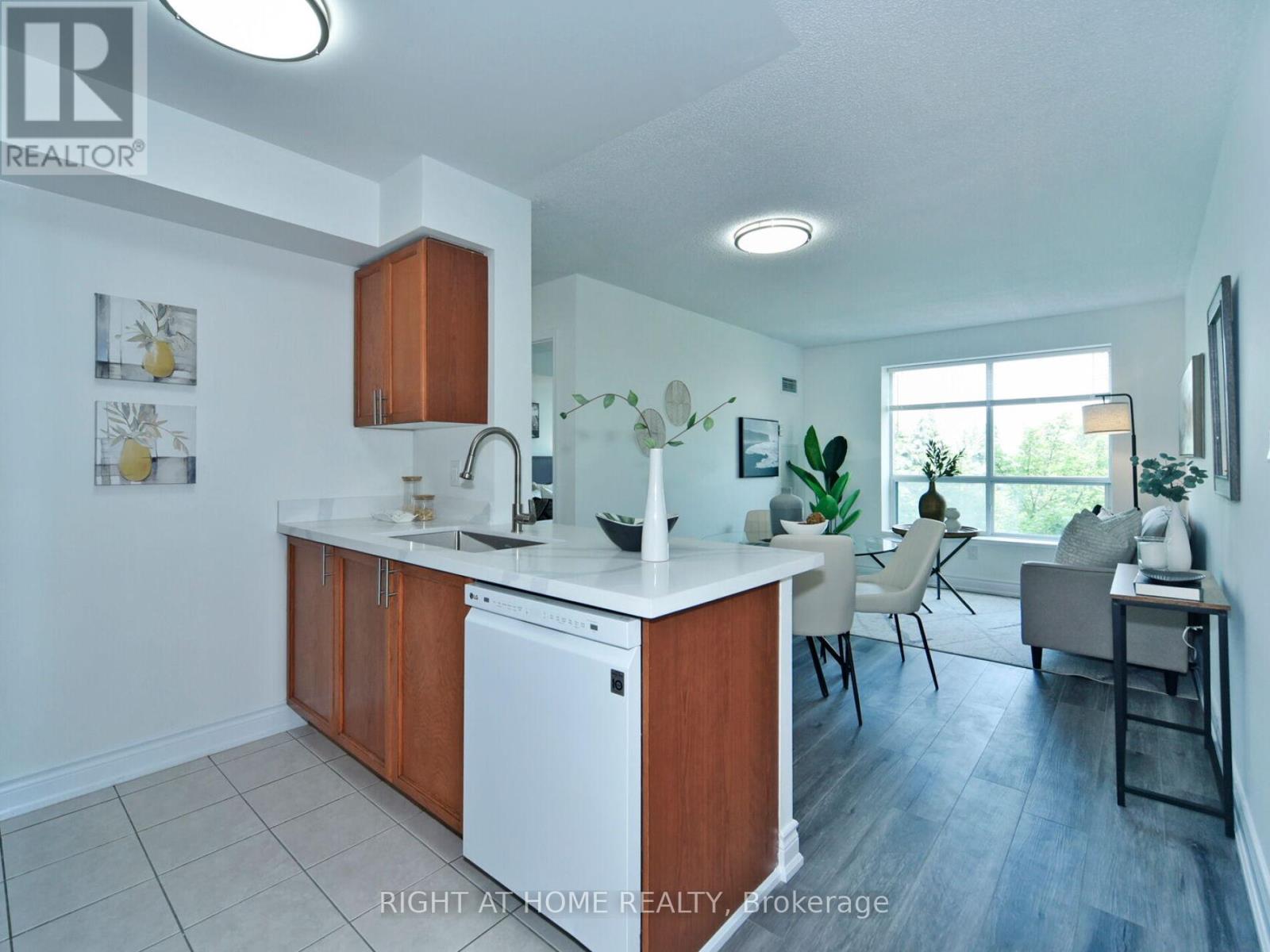 501 - 51 Baffin Court, Richmond Hill, Ontario  L4B 4P6 - Photo 21 - N12350702