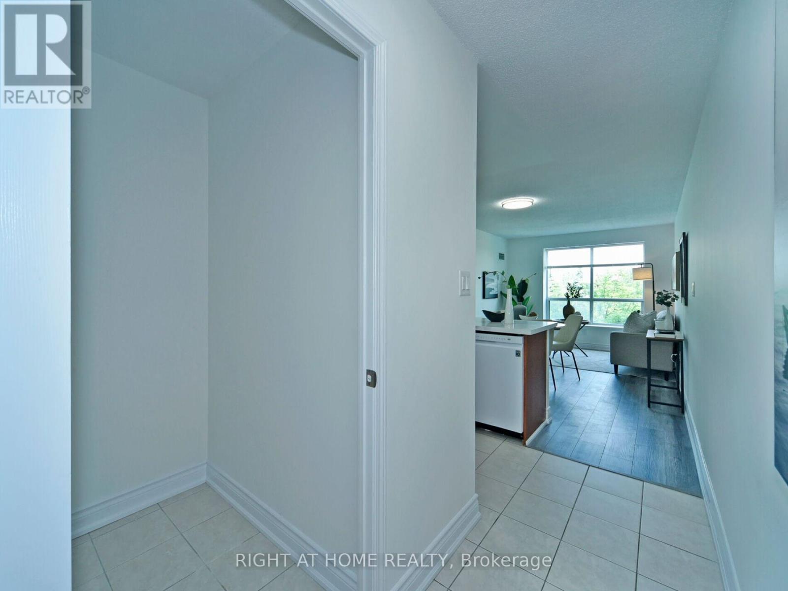 501 - 51 Baffin Court, Richmond Hill, Ontario  L4B 4P6 - Photo 22 - N12350702