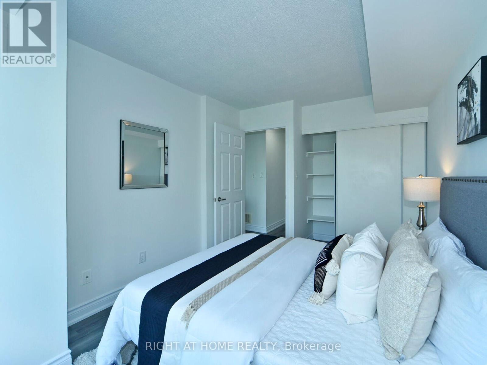 501 - 51 Baffin Court, Richmond Hill, Ontario  L4B 4P6 - Photo 7 - N12350702