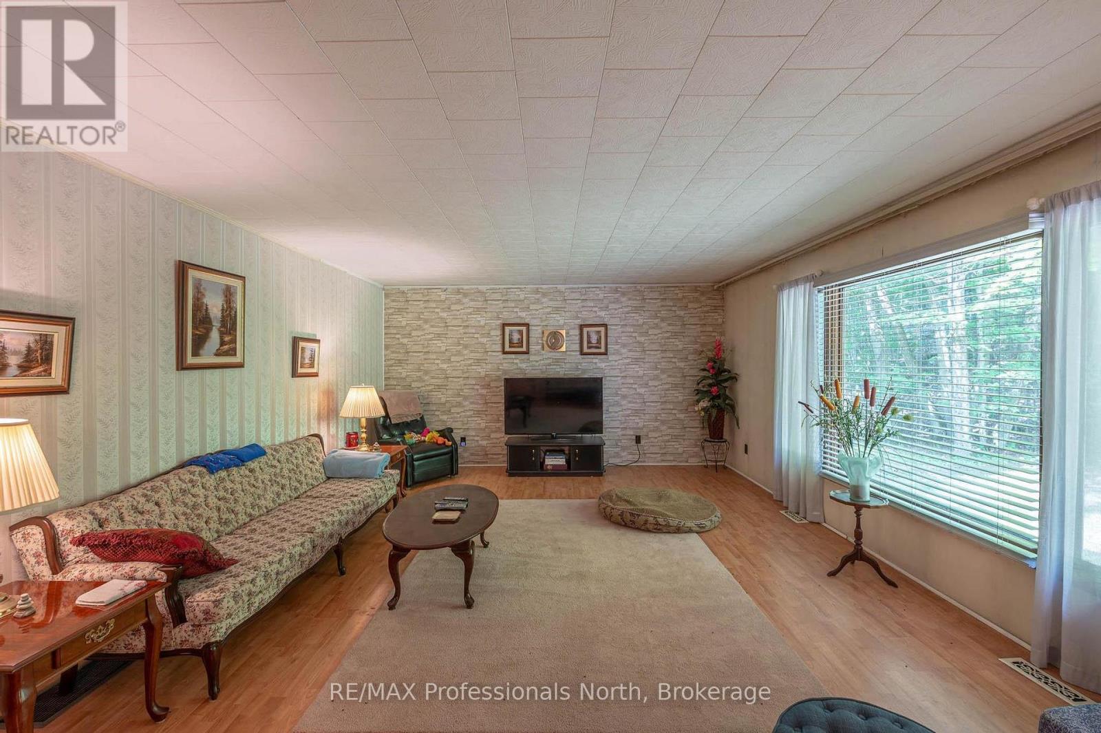 2499 Kennisis Lake Road, Dysart Et Al, Ontario  K0M 1S0 - Photo 14 - X12350802