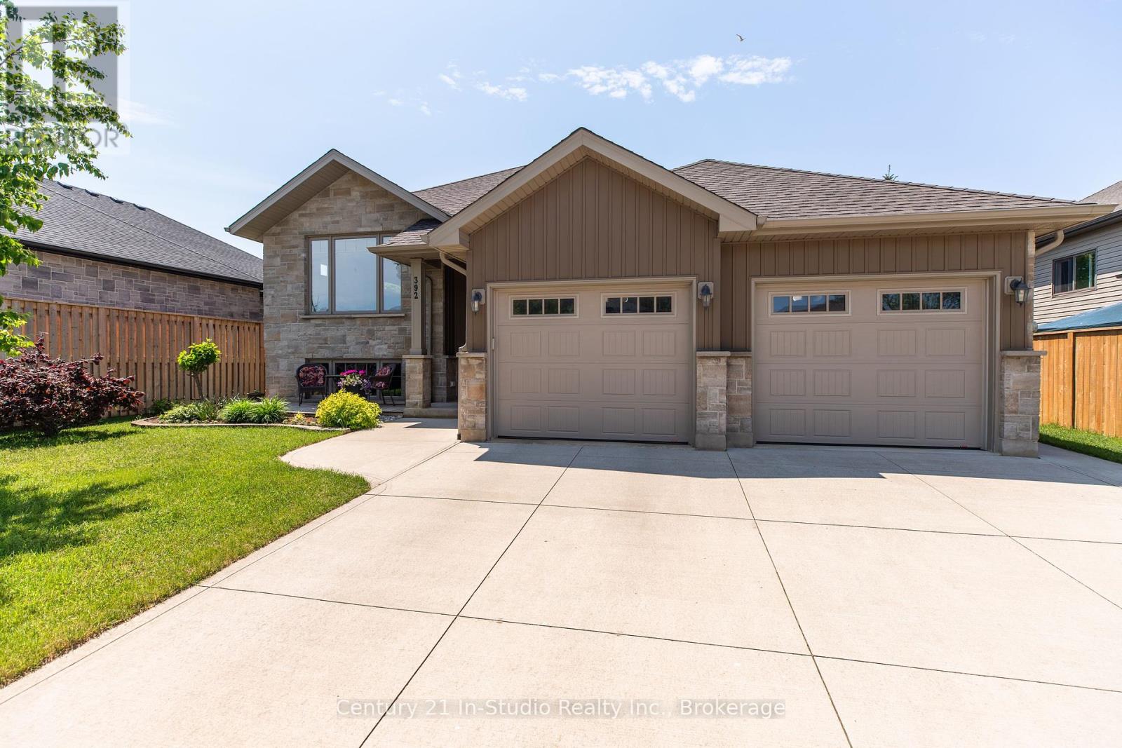 392 Peirson Avenue, Saugeen Shores, Ontario  N0H 2C1 - Photo 4 - X12350816