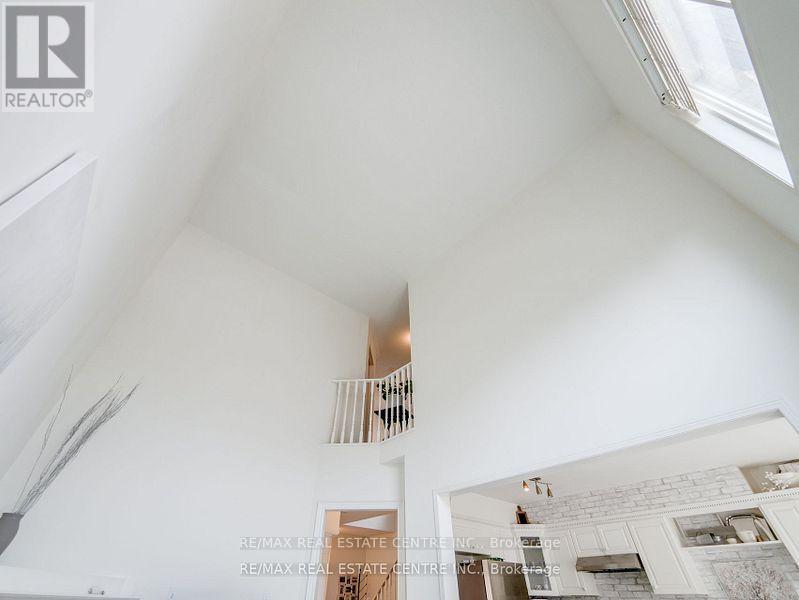 1306 Sandpiper Road, Oakville, Ontario  L6M 3V7 - Photo 14 - W12350647