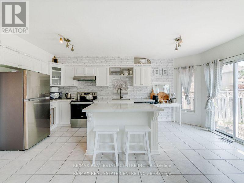 1306 Sandpiper Road, Oakville, Ontario  L6M 3V7 - Photo 16 - W12350647