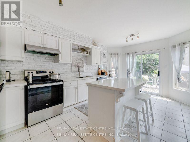 1306 Sandpiper Road, Oakville, Ontario  L6M 3V7 - Photo 17 - W12350647