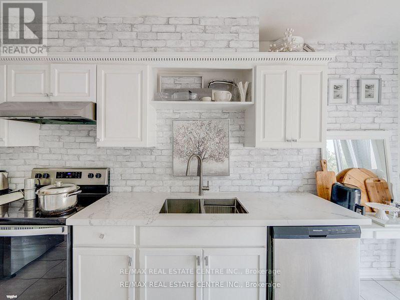 1306 Sandpiper Road, Oakville, Ontario  L6M 3V7 - Photo 19 - W12350647
