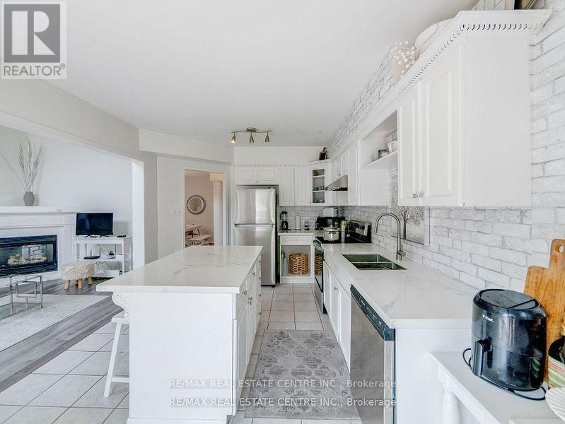1306 Sandpiper Road, Oakville, Ontario  L6M 3V7 - Photo 20 - W12350647